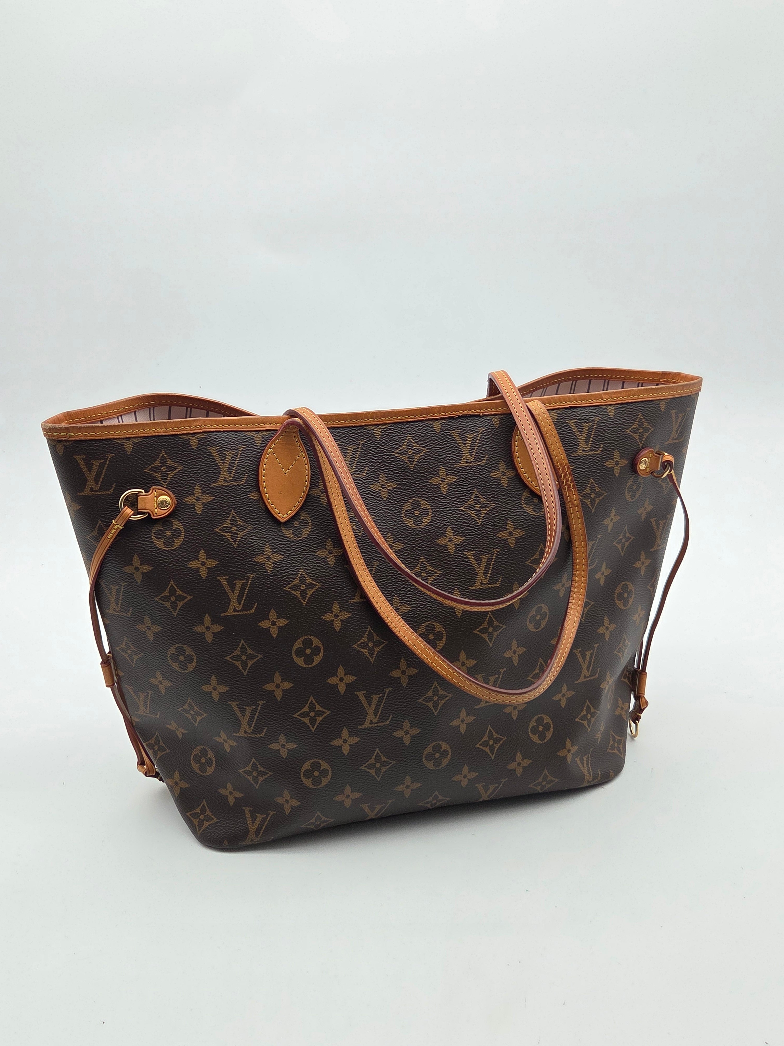 Neverfull MM Rose Ballerine interior
