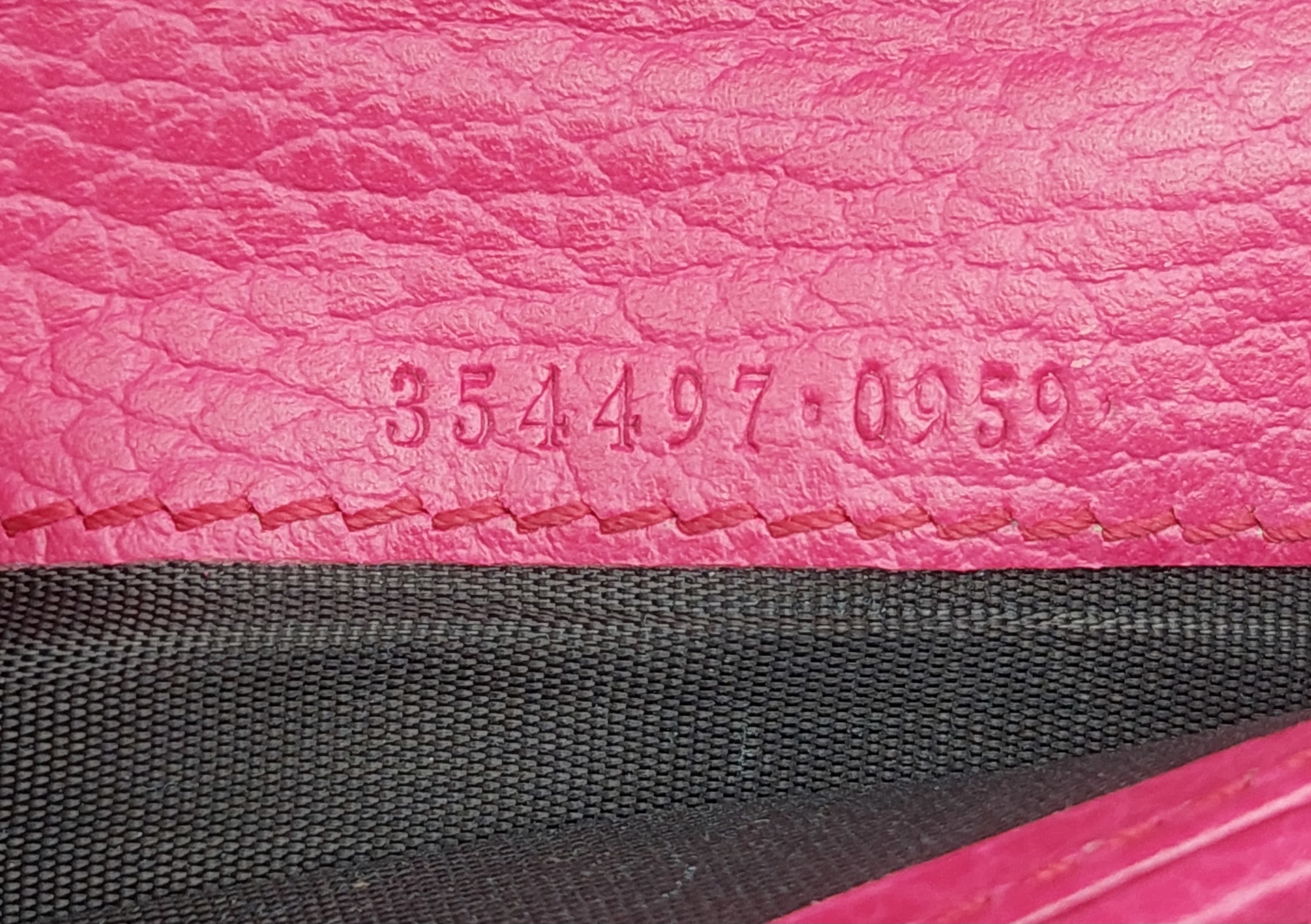 Gucci Swing Zip Wallet Fuchsia