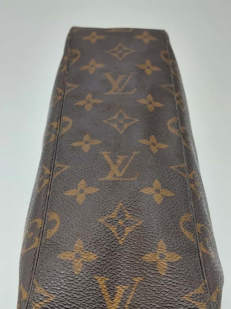 Louis Vuitton Trousse Toilette 28