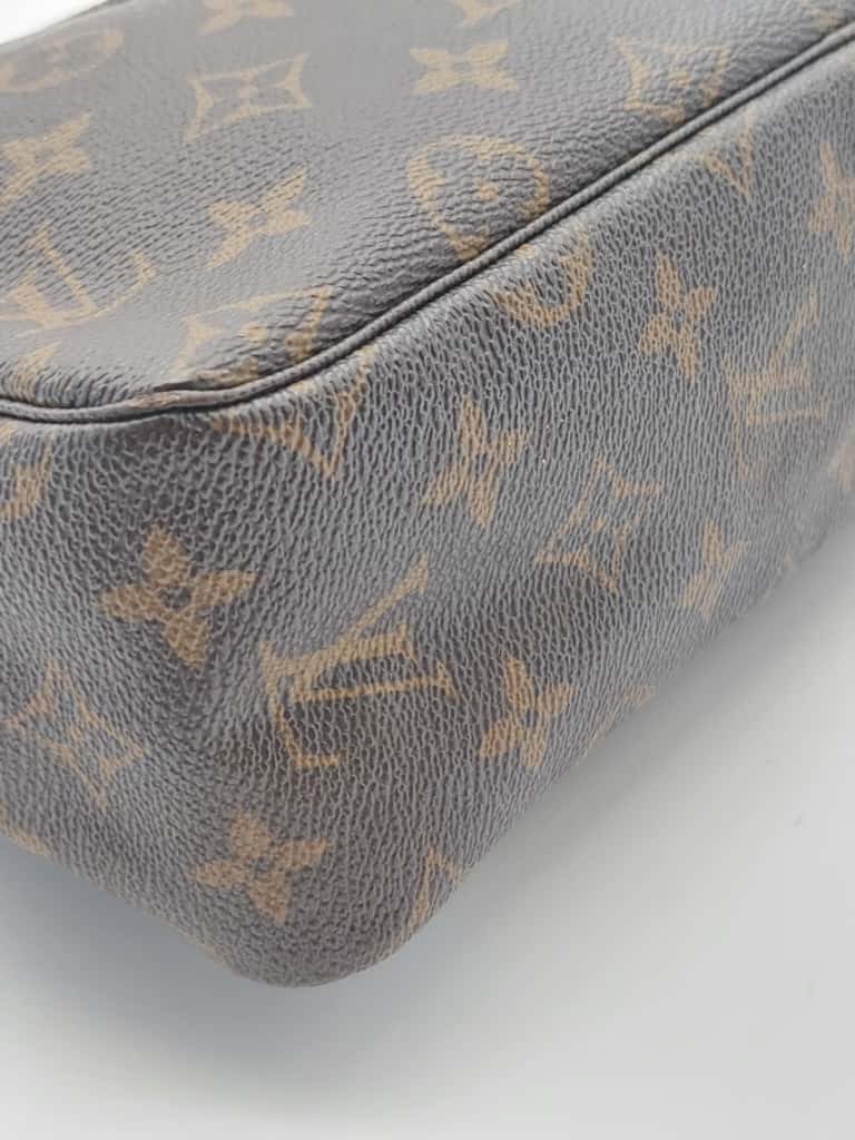 Louis Vuitton Trousse Toilette 28
