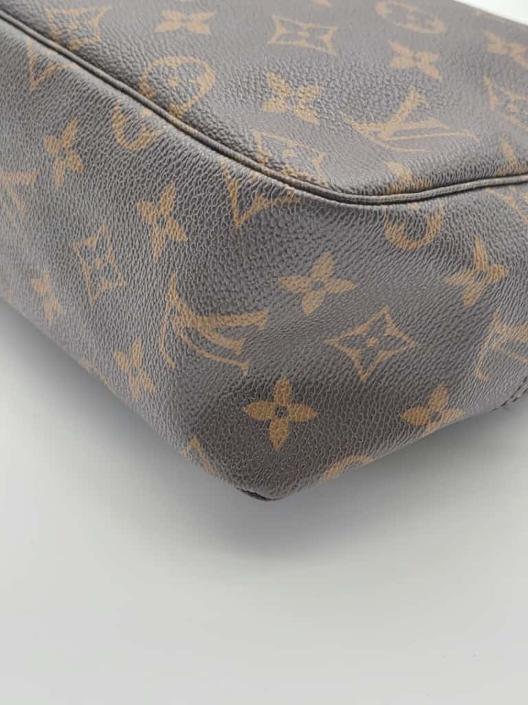 Louis Vuitton Trousse Toilette 28
