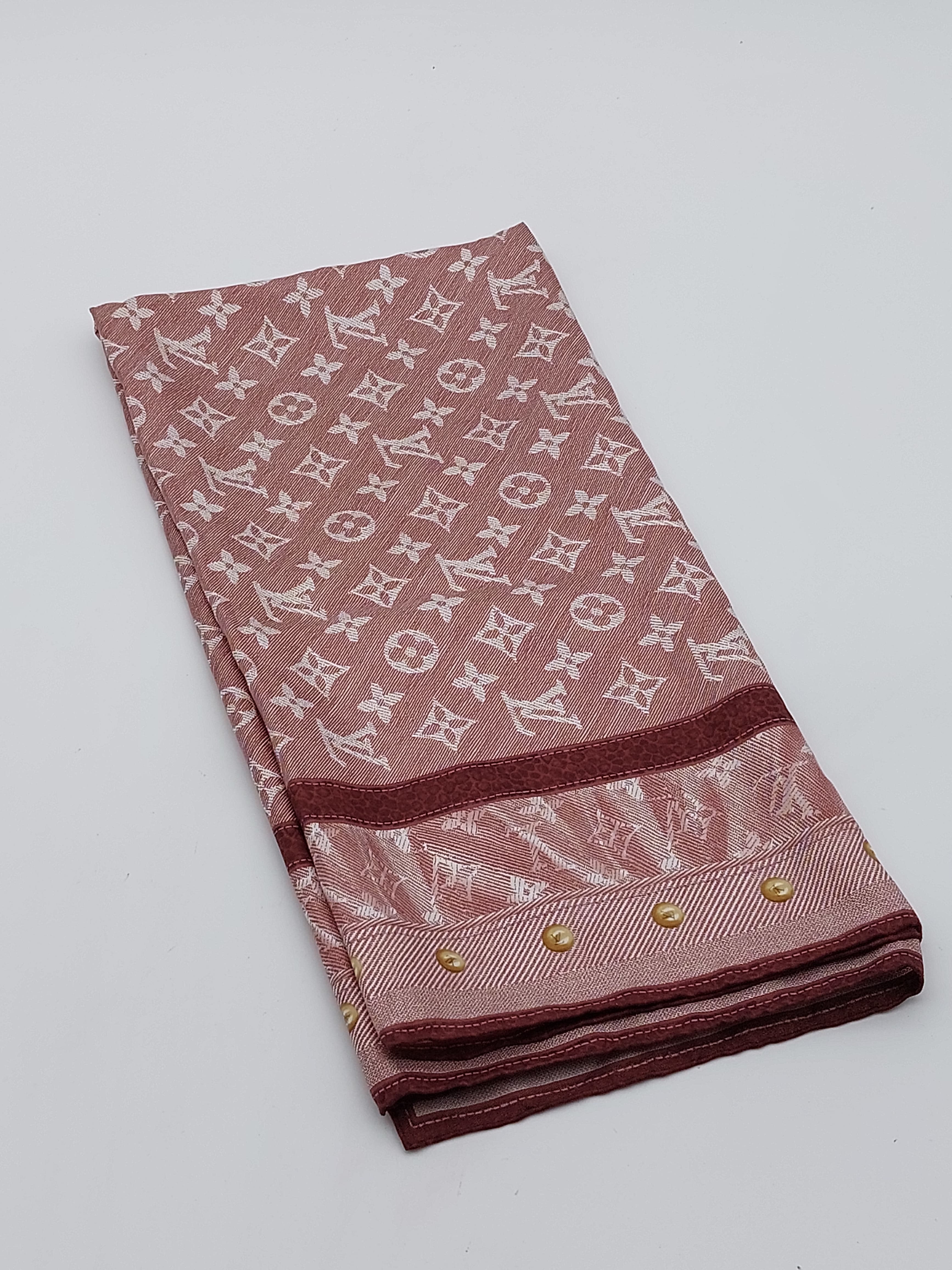 Silk scarf denim look