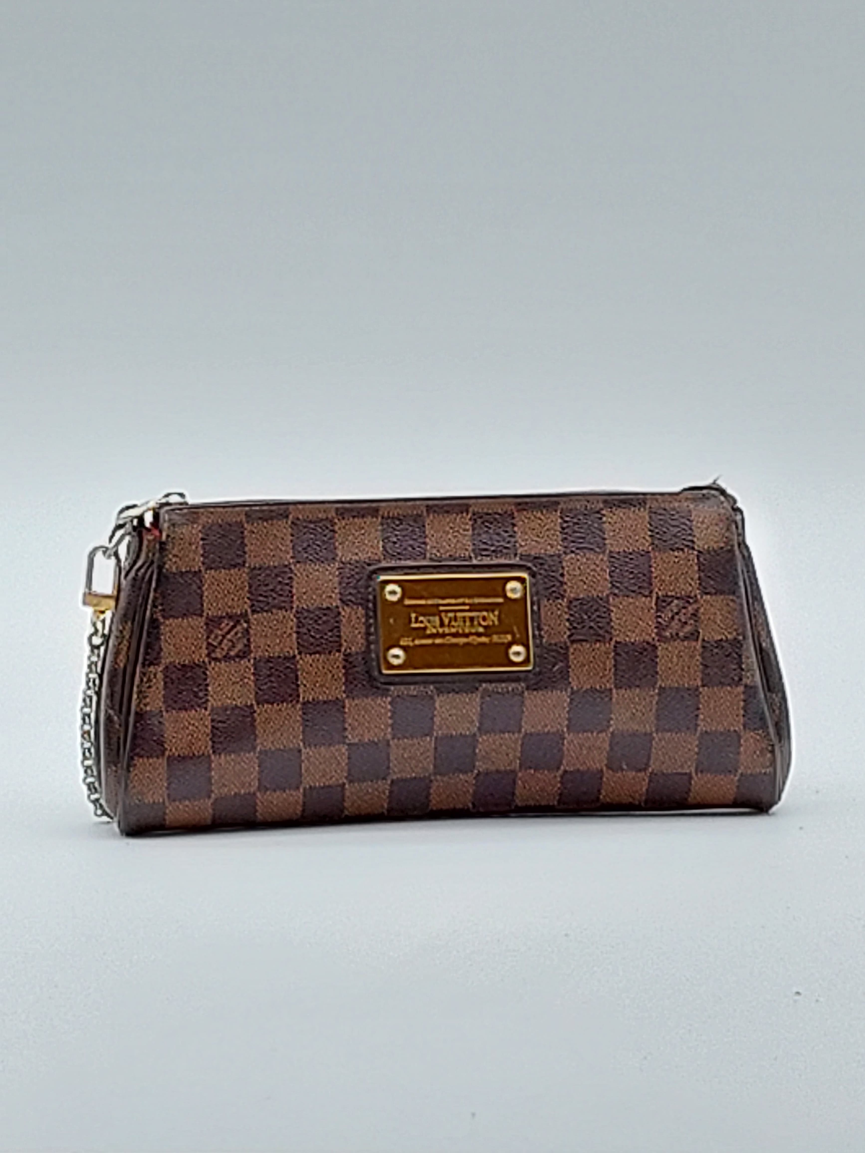Eva Pochette