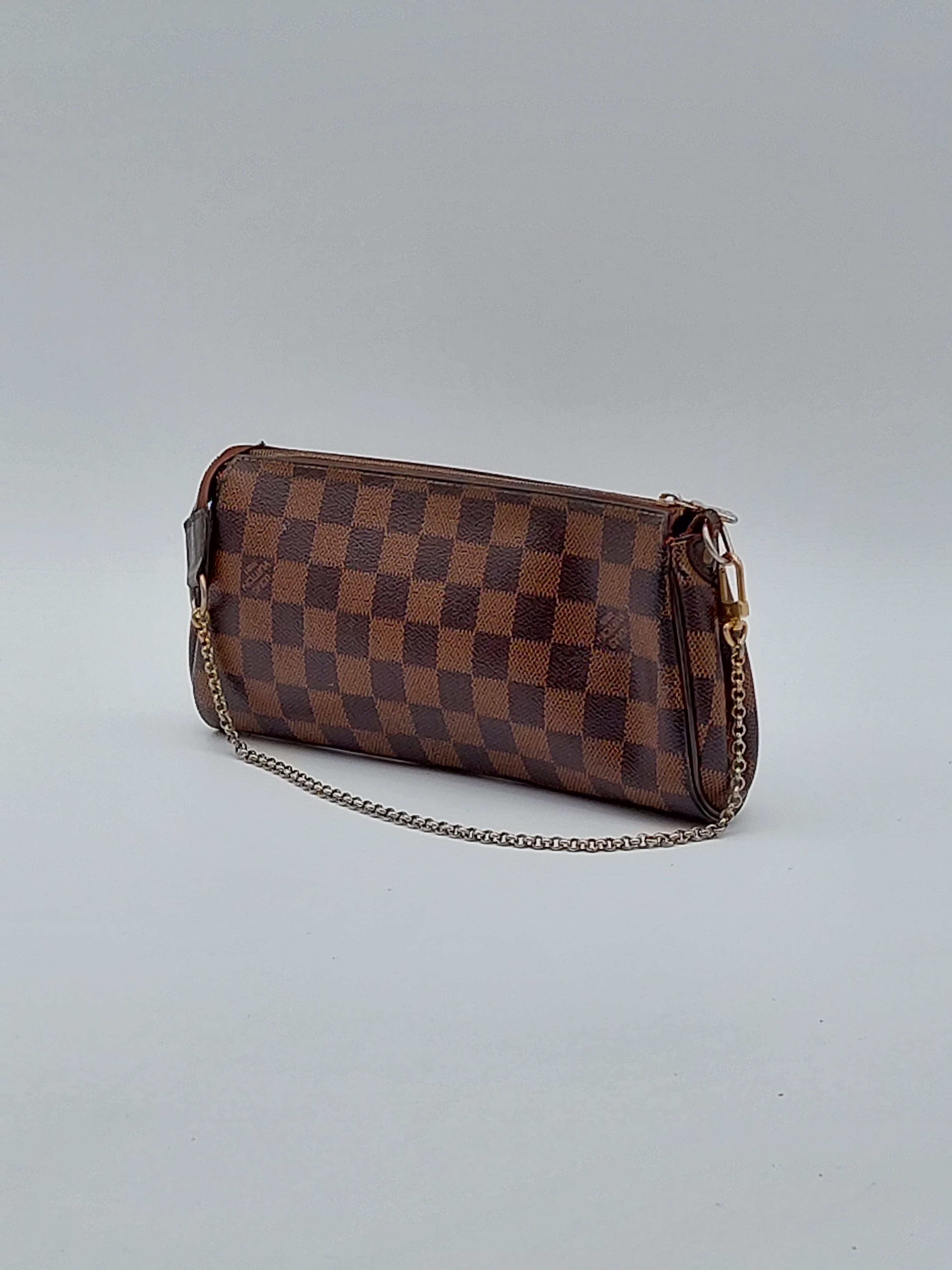 Eva Pochette