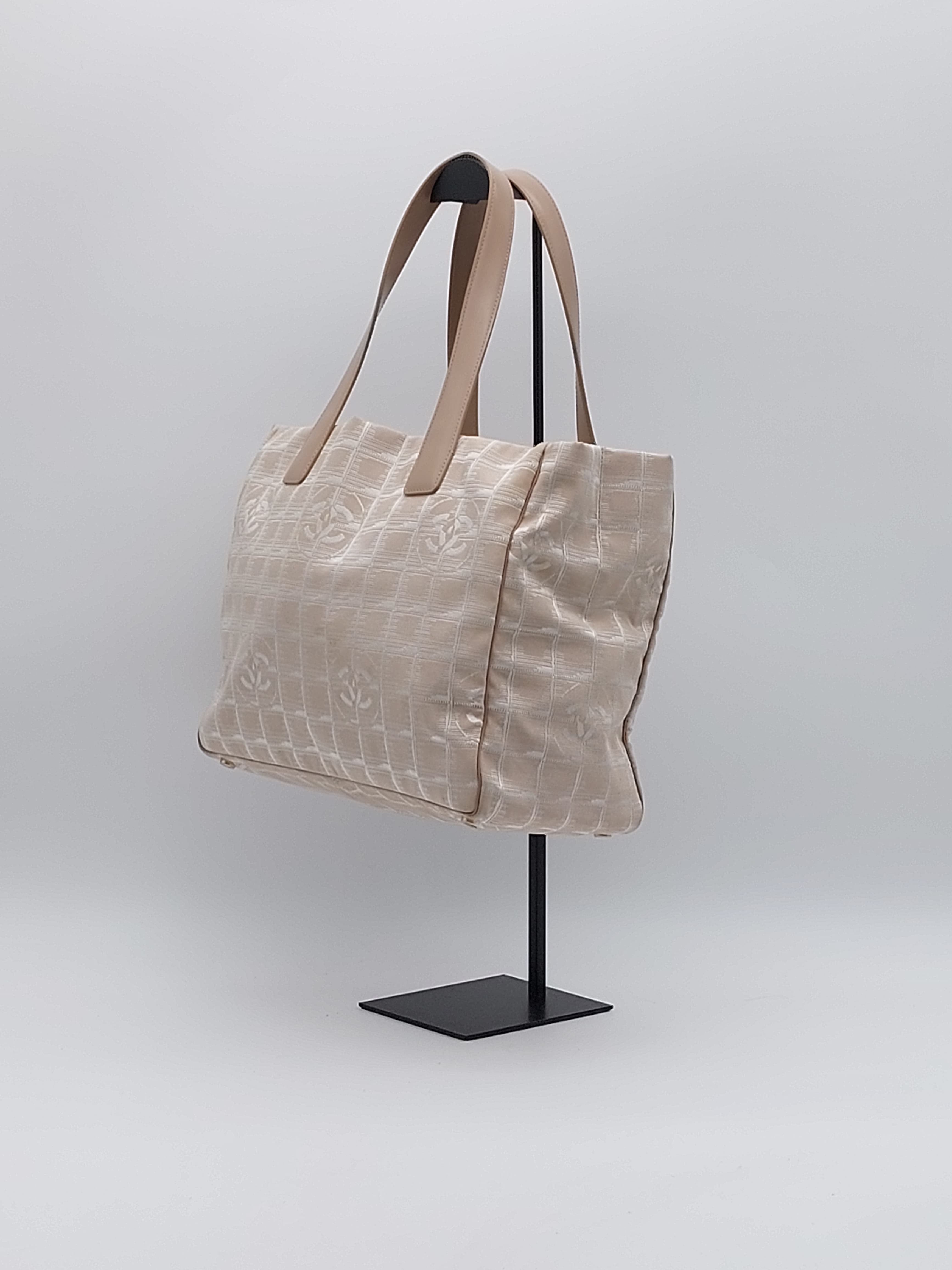 Travel Line Tote