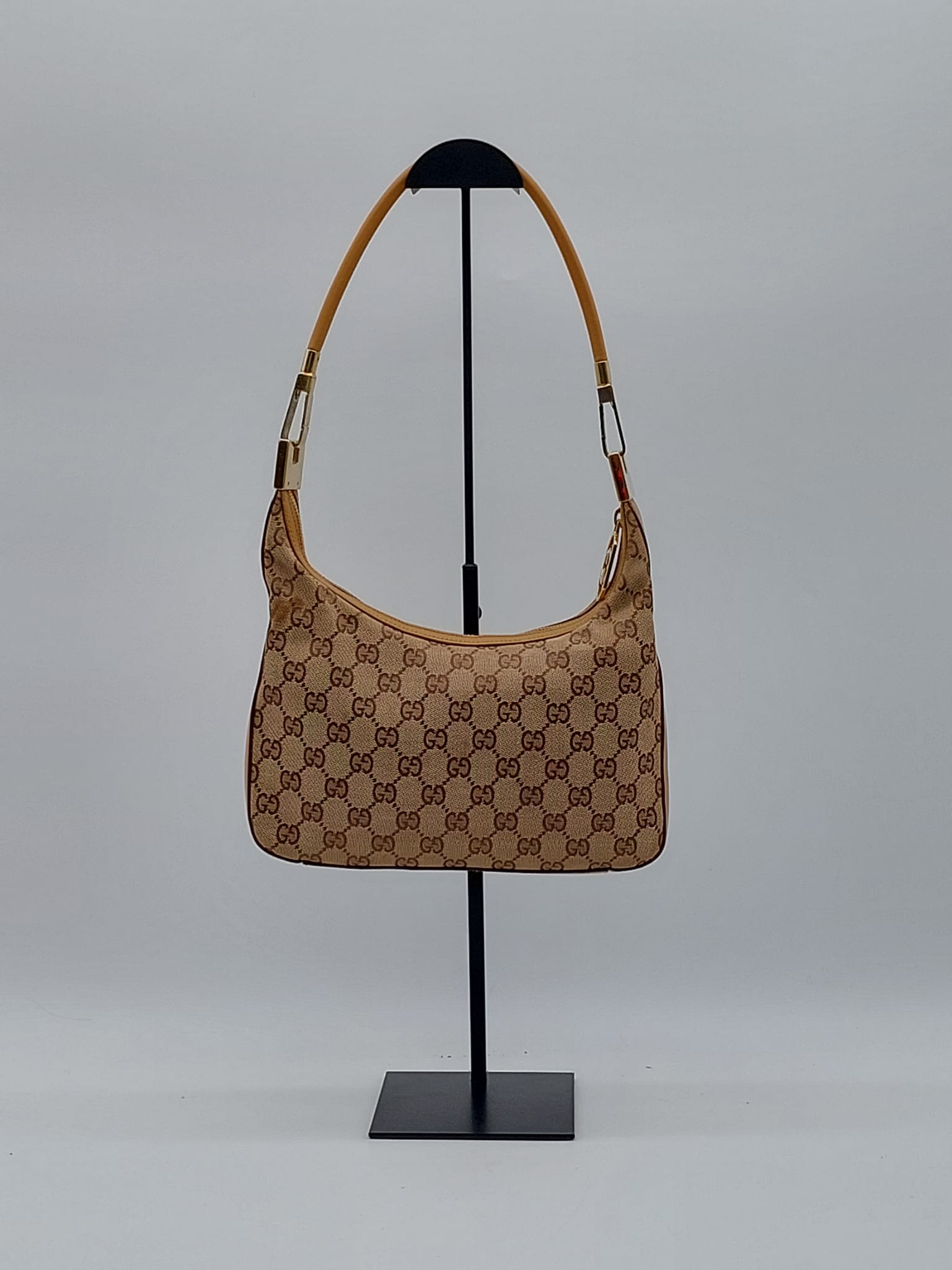 Clasp Hobo