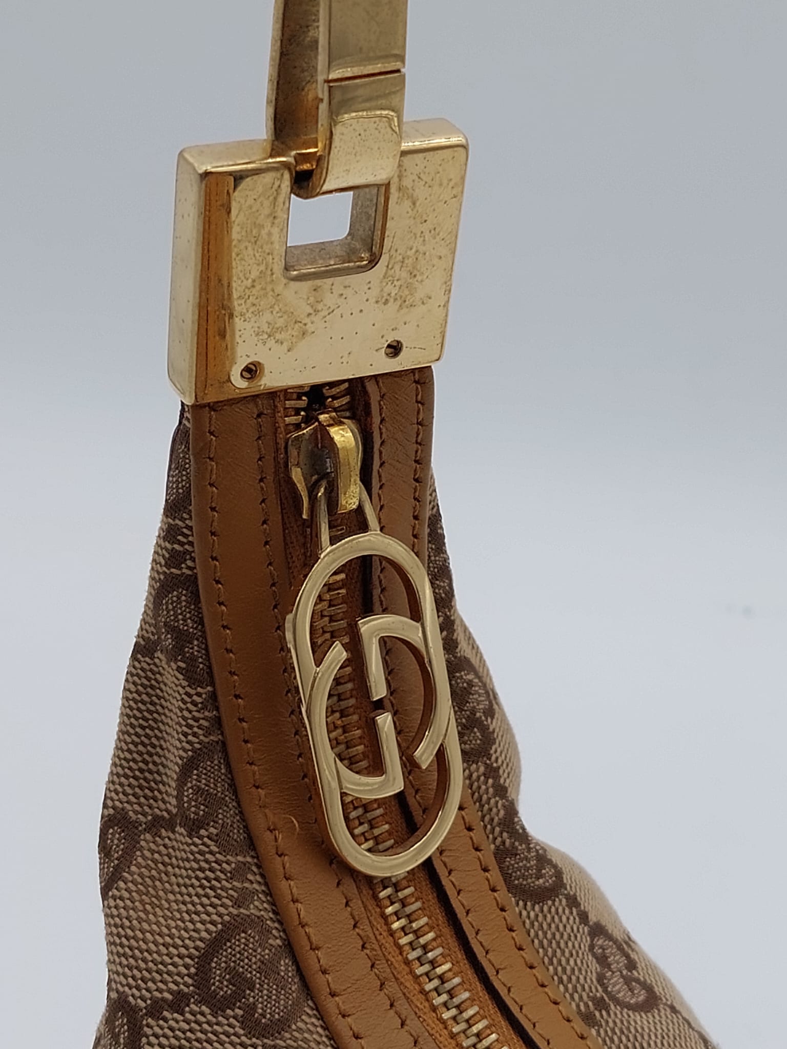Clasp Hobo