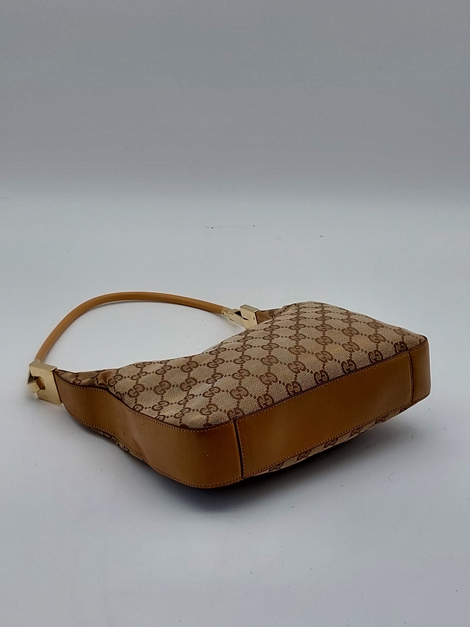 Clasp Hobo