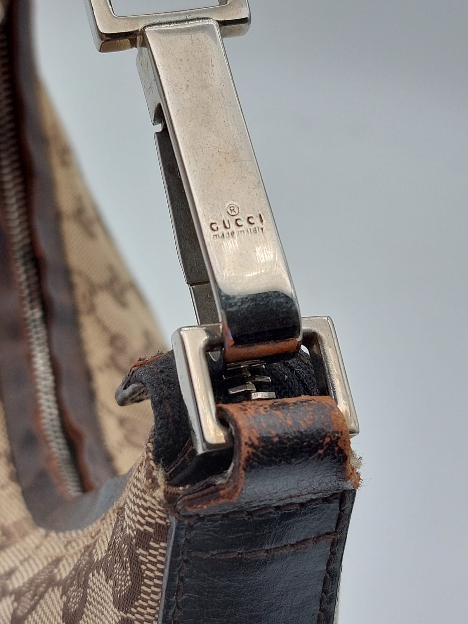 Clasp Hobo