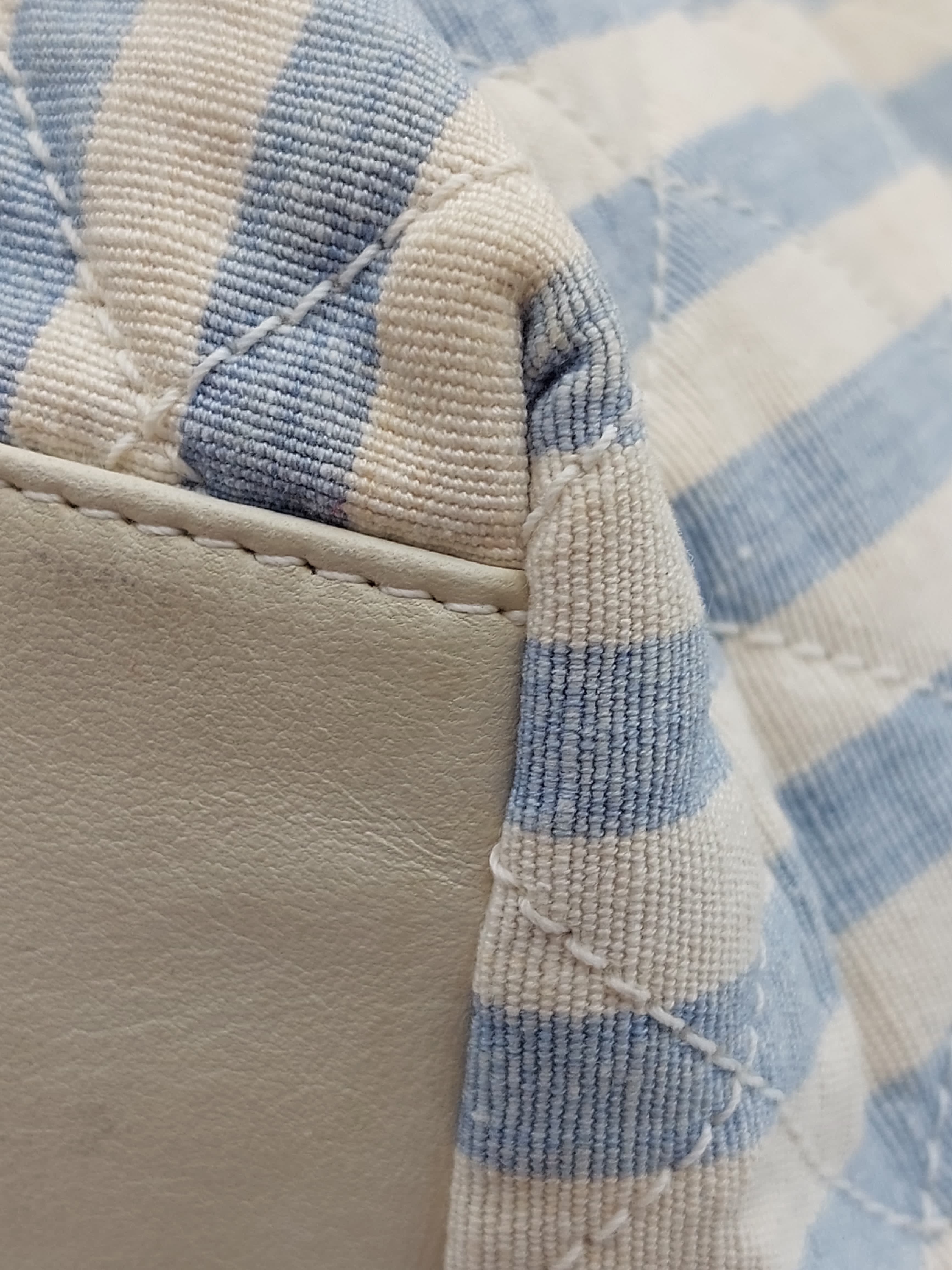 Quilted striped canvas chain shoulderbag