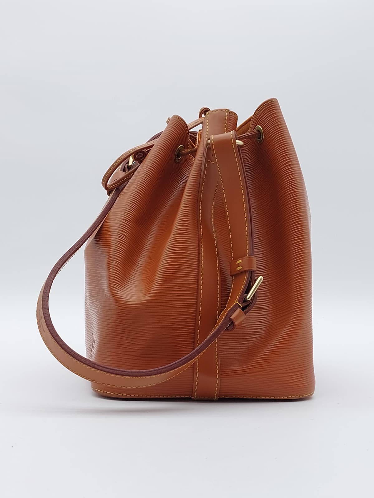 Petit Noé Epi Leather