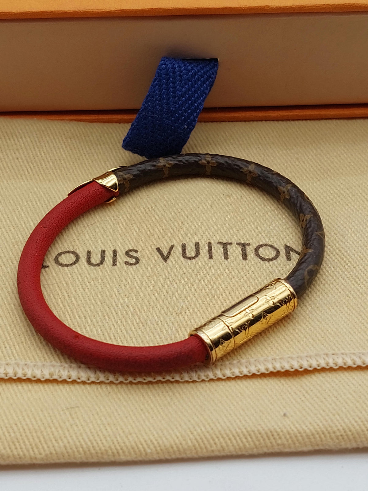 Daily Confidential bracelet