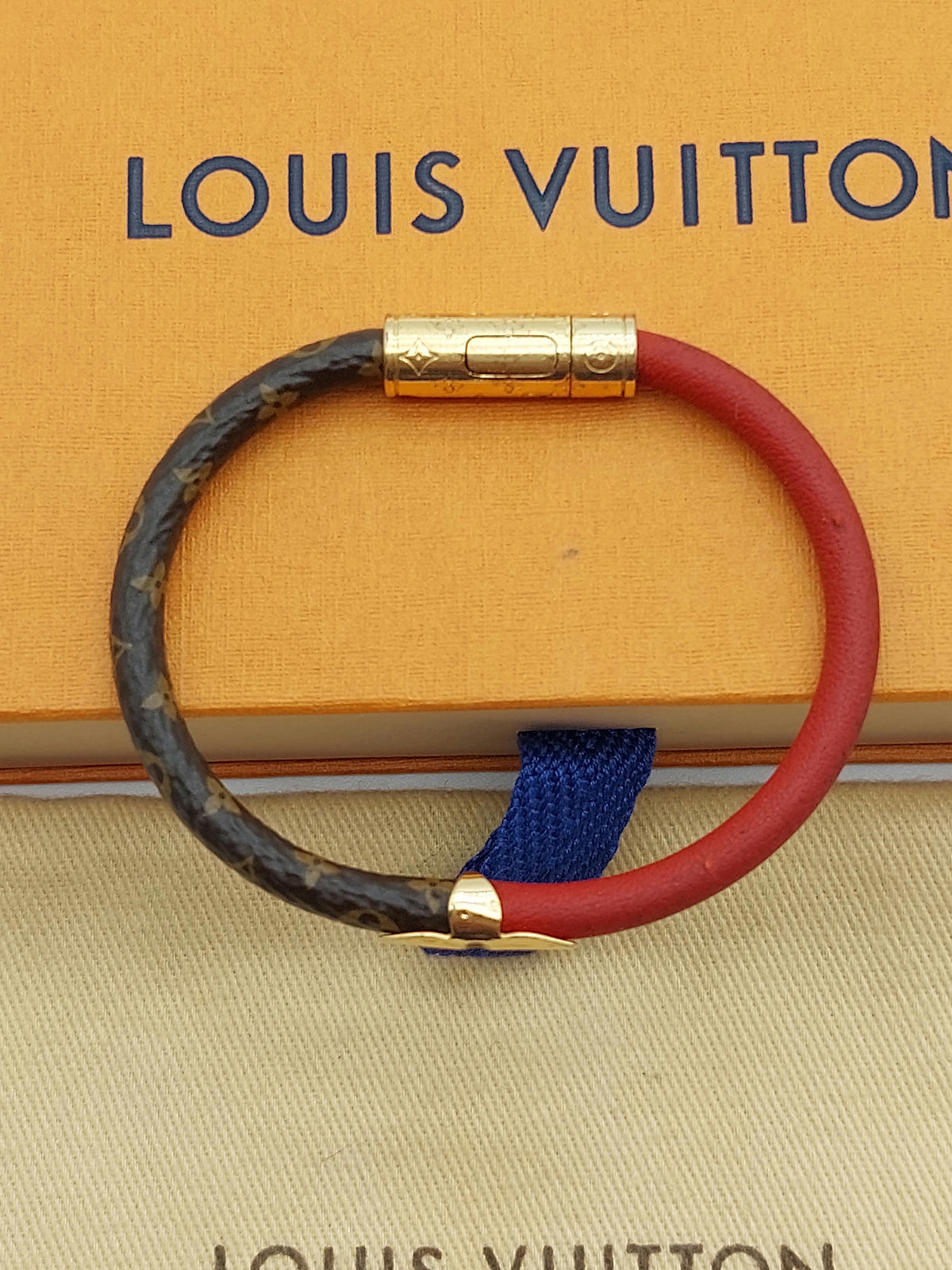 Daily Confidential bracelet