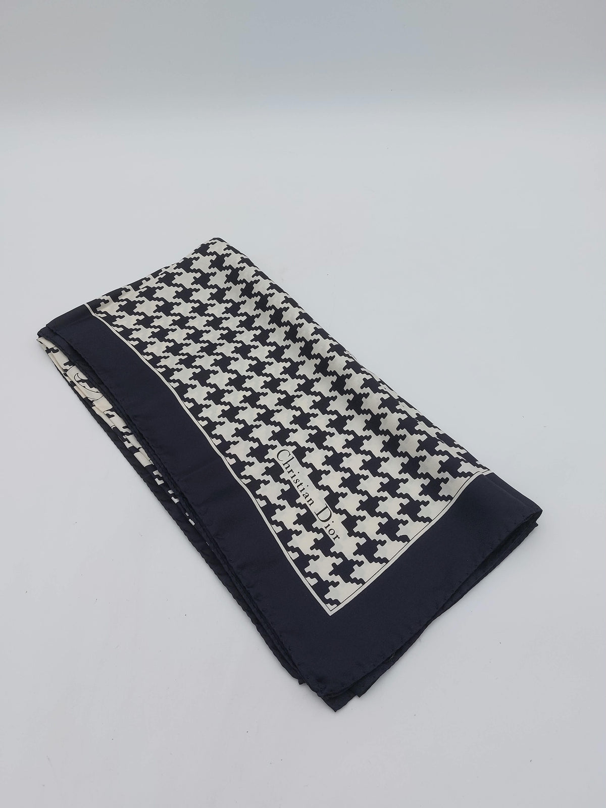 Logo Scarf Black/White