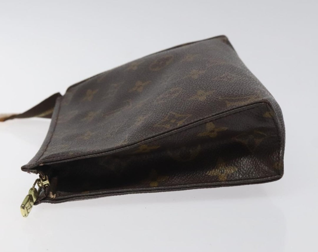 Louis Vuitton Toiletry 19