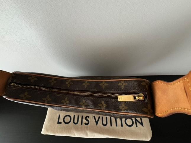 Louis Vuitton Croissant PM