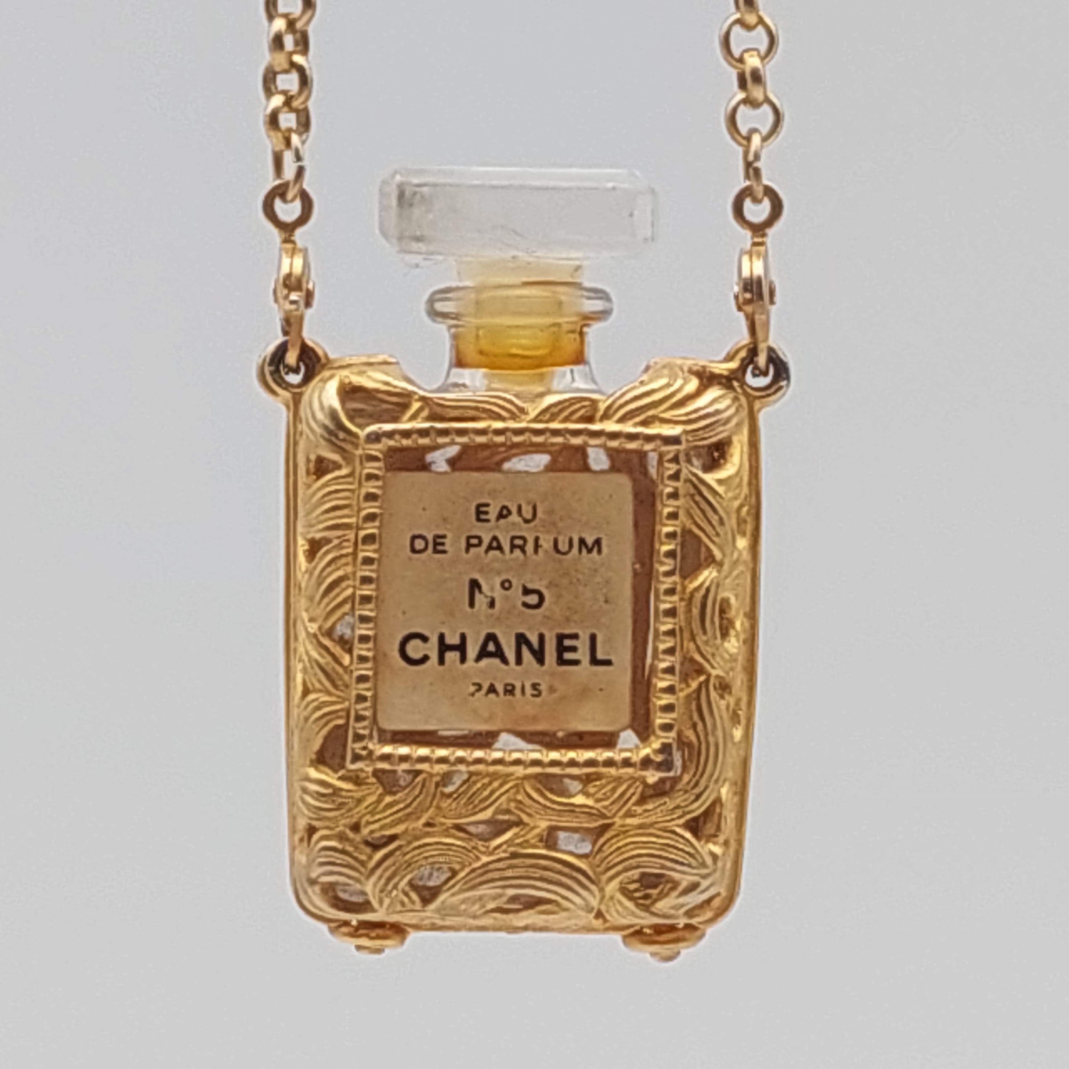 【CHANEL】Chanel perfume necklace【新古品・新品未使用】 CHANEL シャネル 香水ボトル ネックレス ブラック ゴールド GP