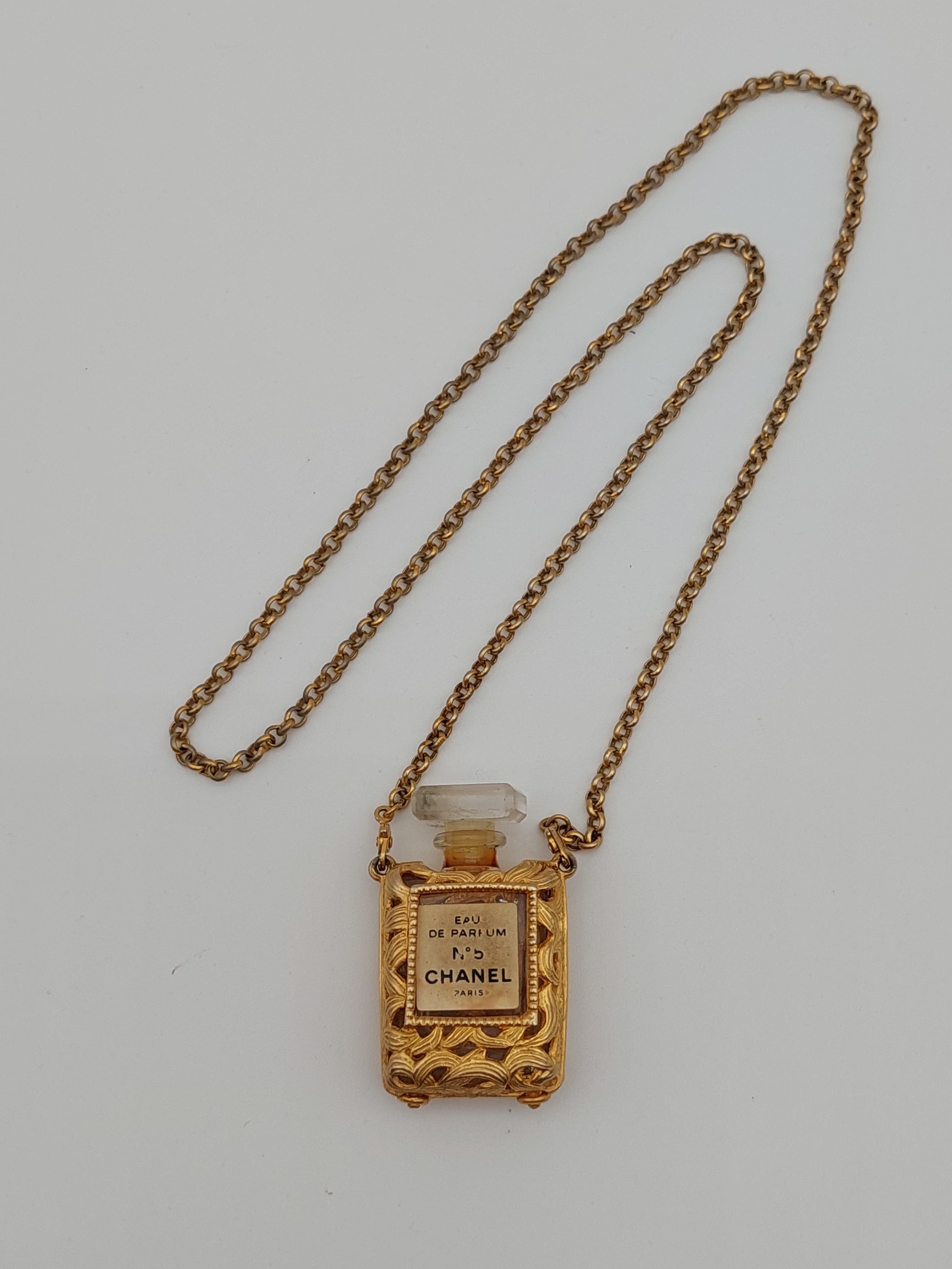 【CHANEL】Chanel perfume necklace【新古品・新品未使用】 Chanel Perfume Nr.5 Necklace gold