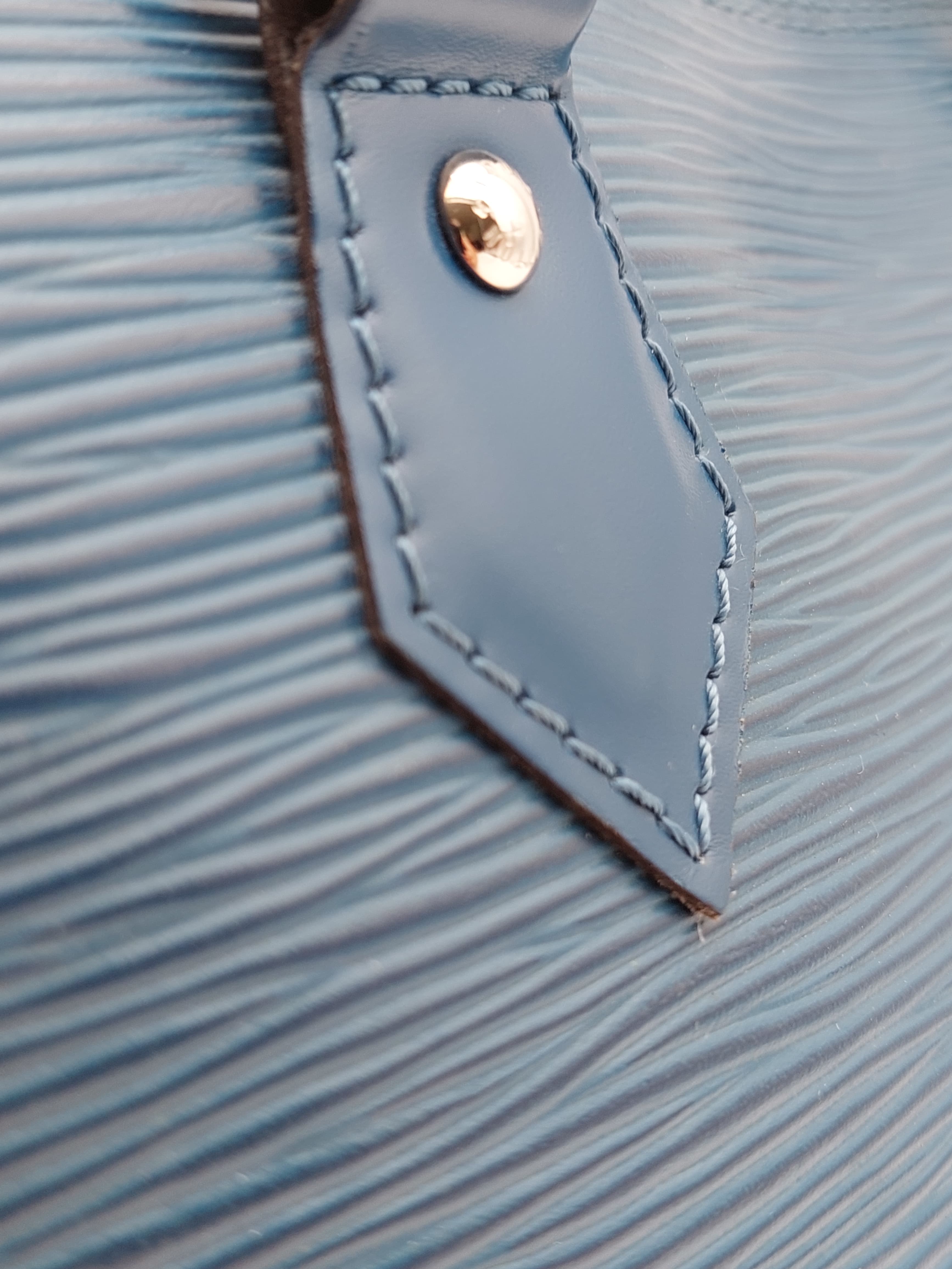 Louis Vuitton Alma PM Epi
