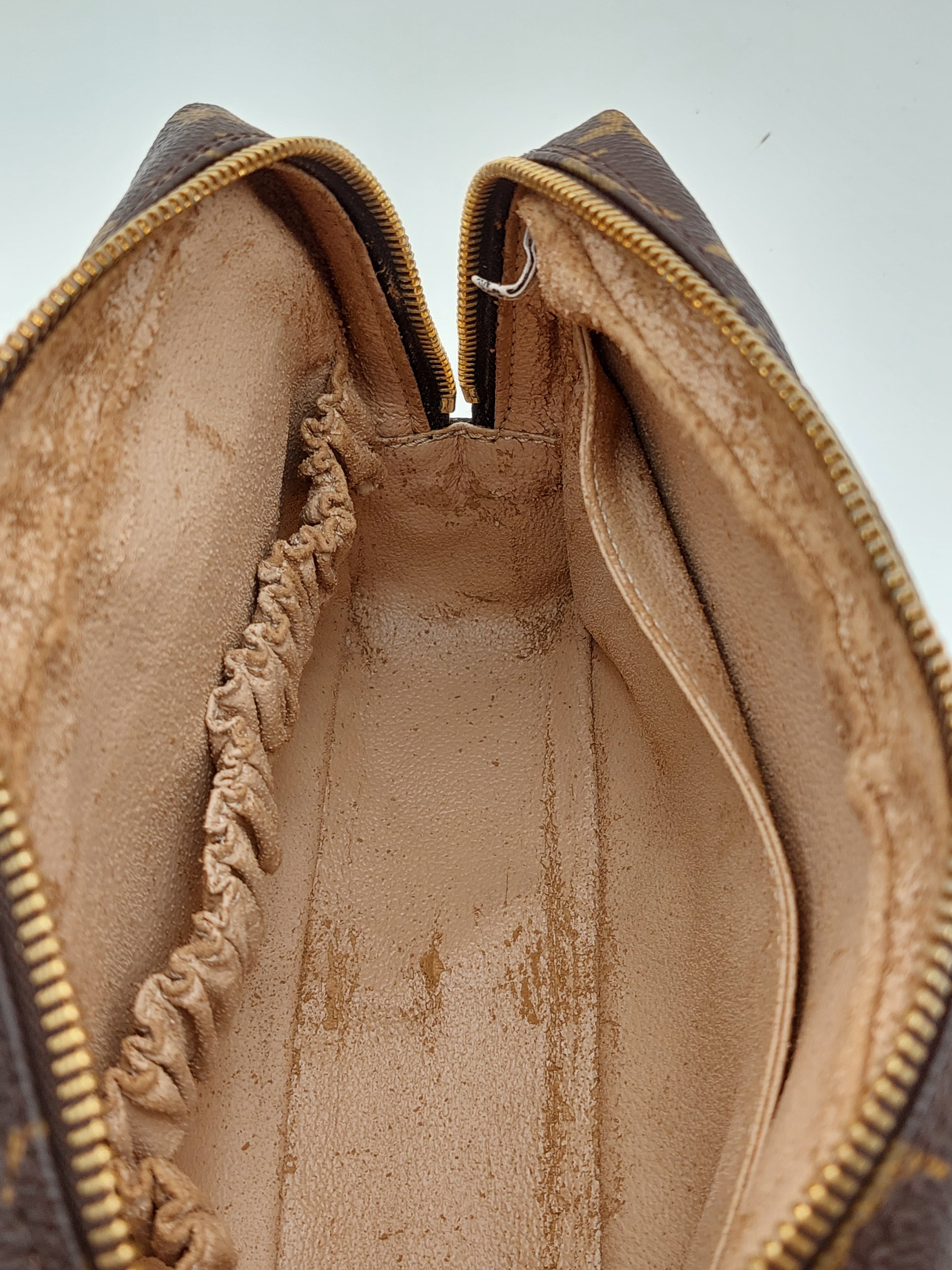 Louis Vuitton Trousse Toilette 23