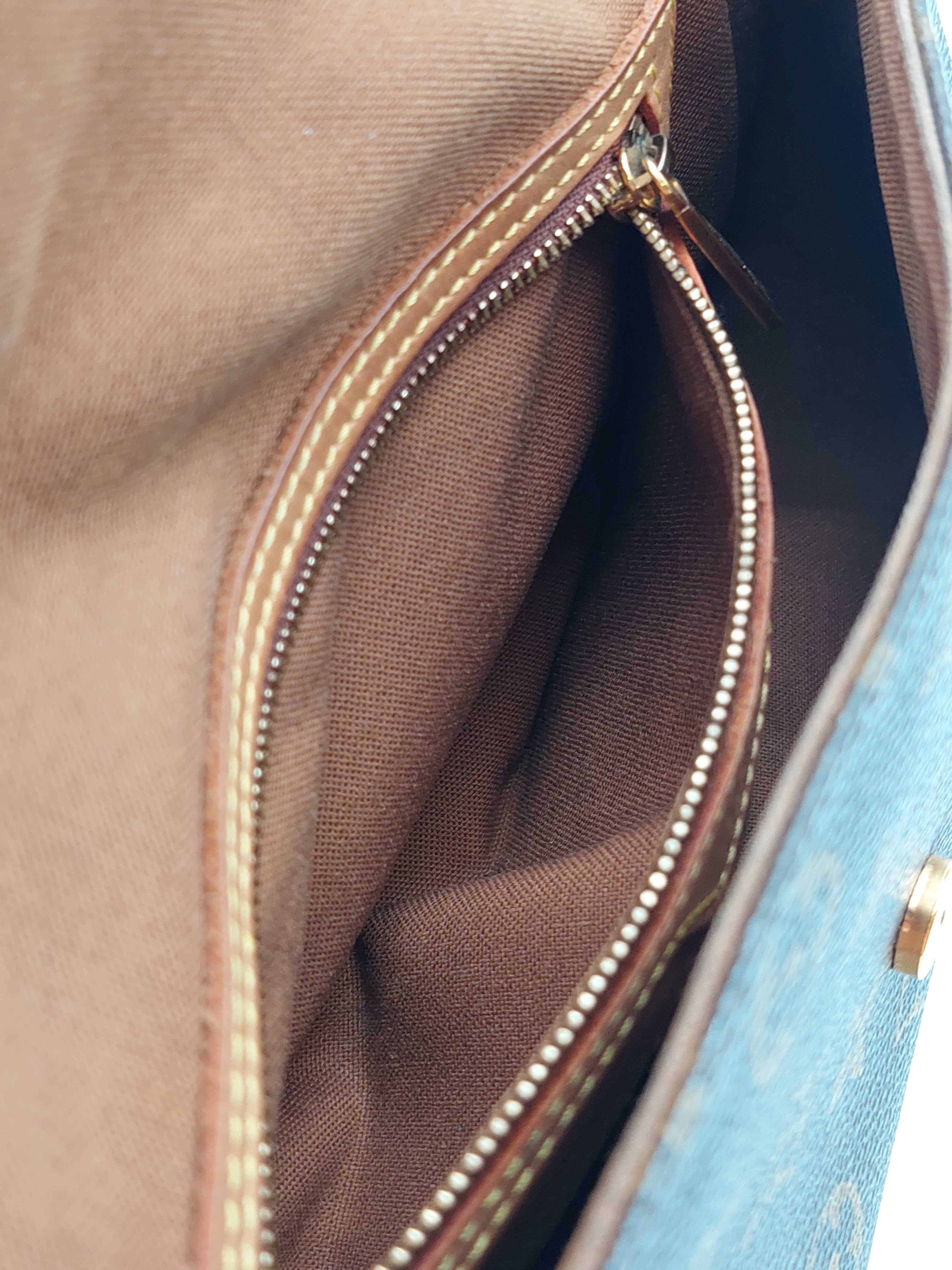 Louis Vuitton Mini Looping