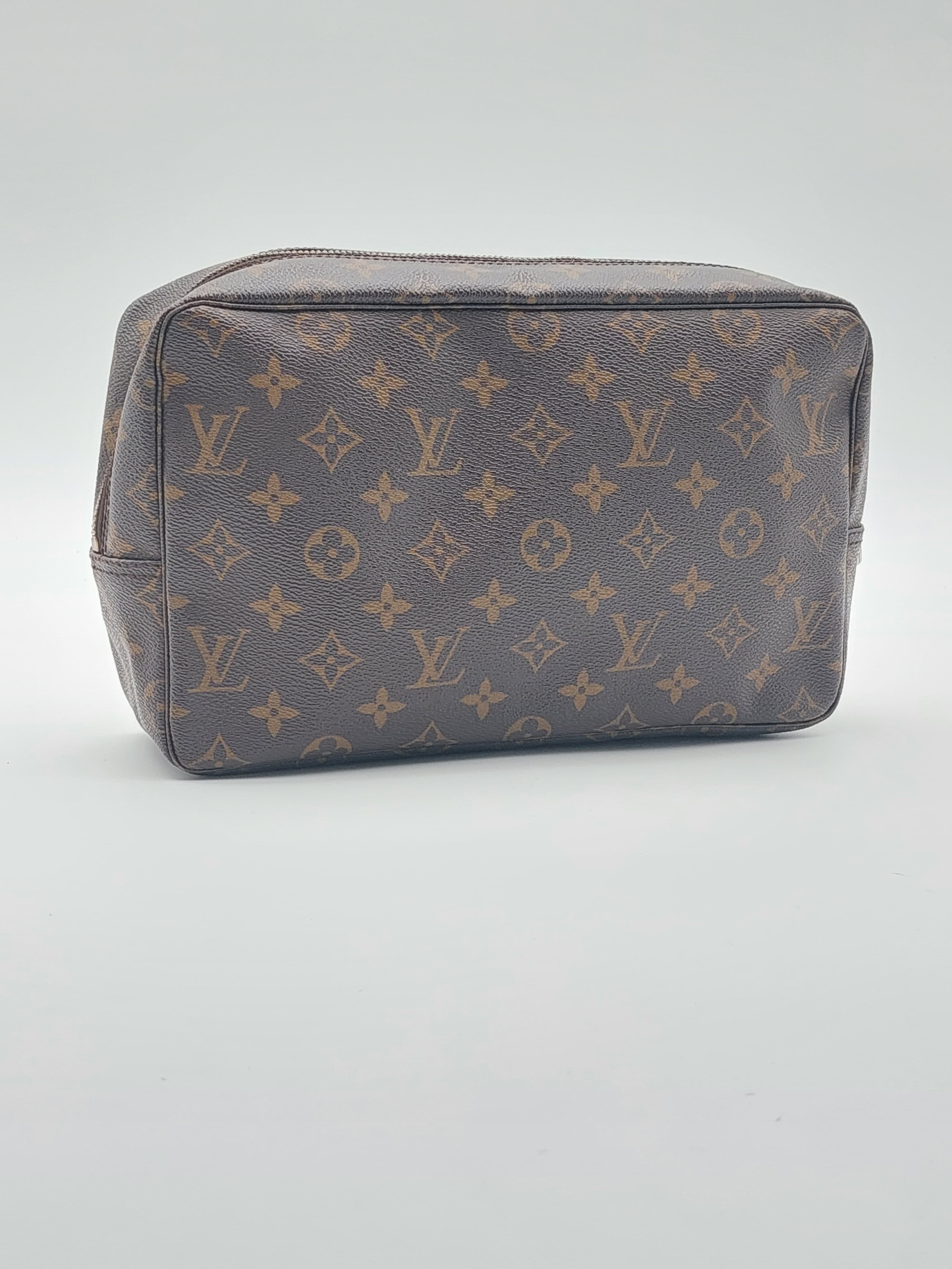 Louis Vuitton Trousse Toilette 28