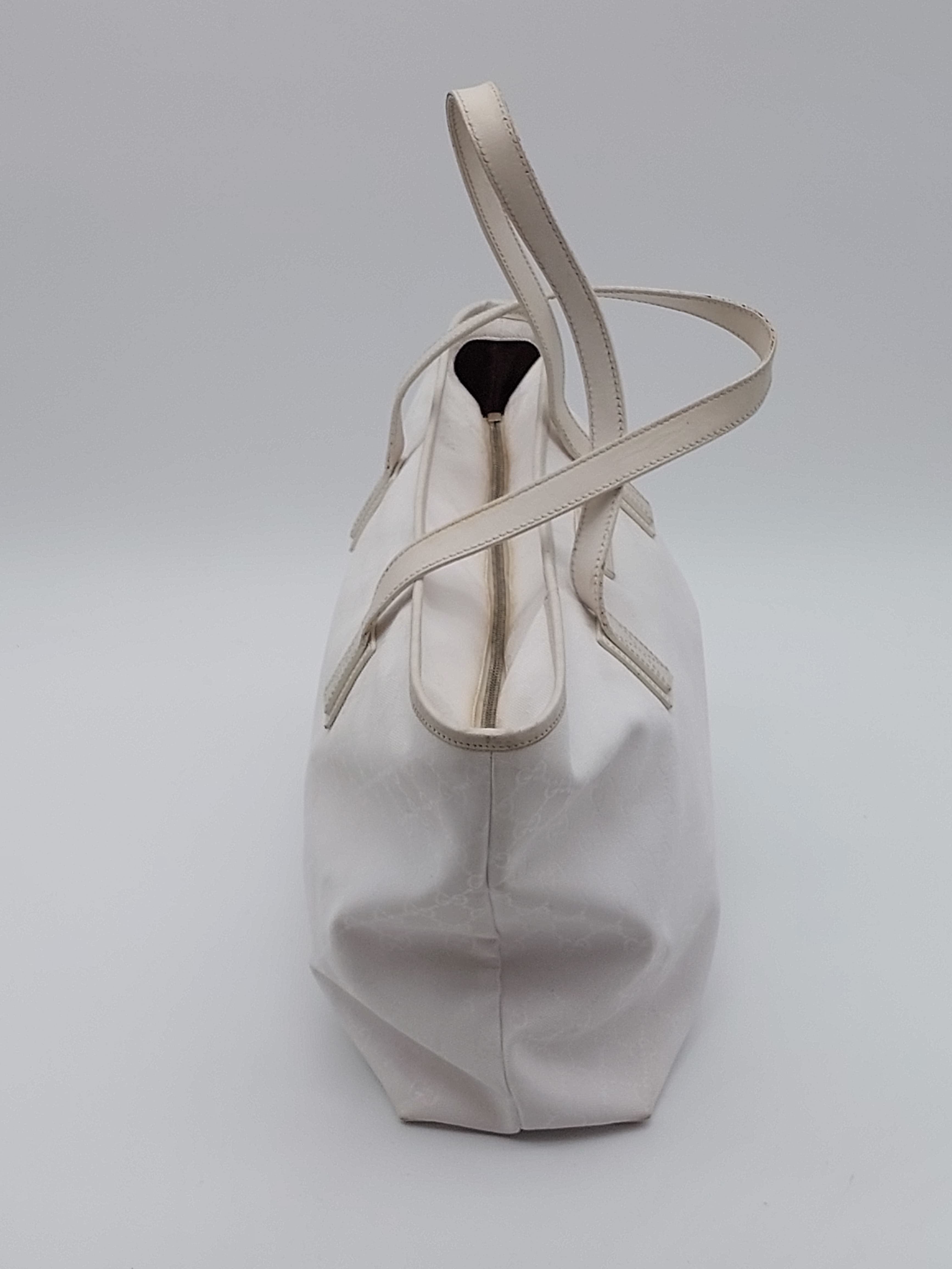 GG Canvas Shoulderbag