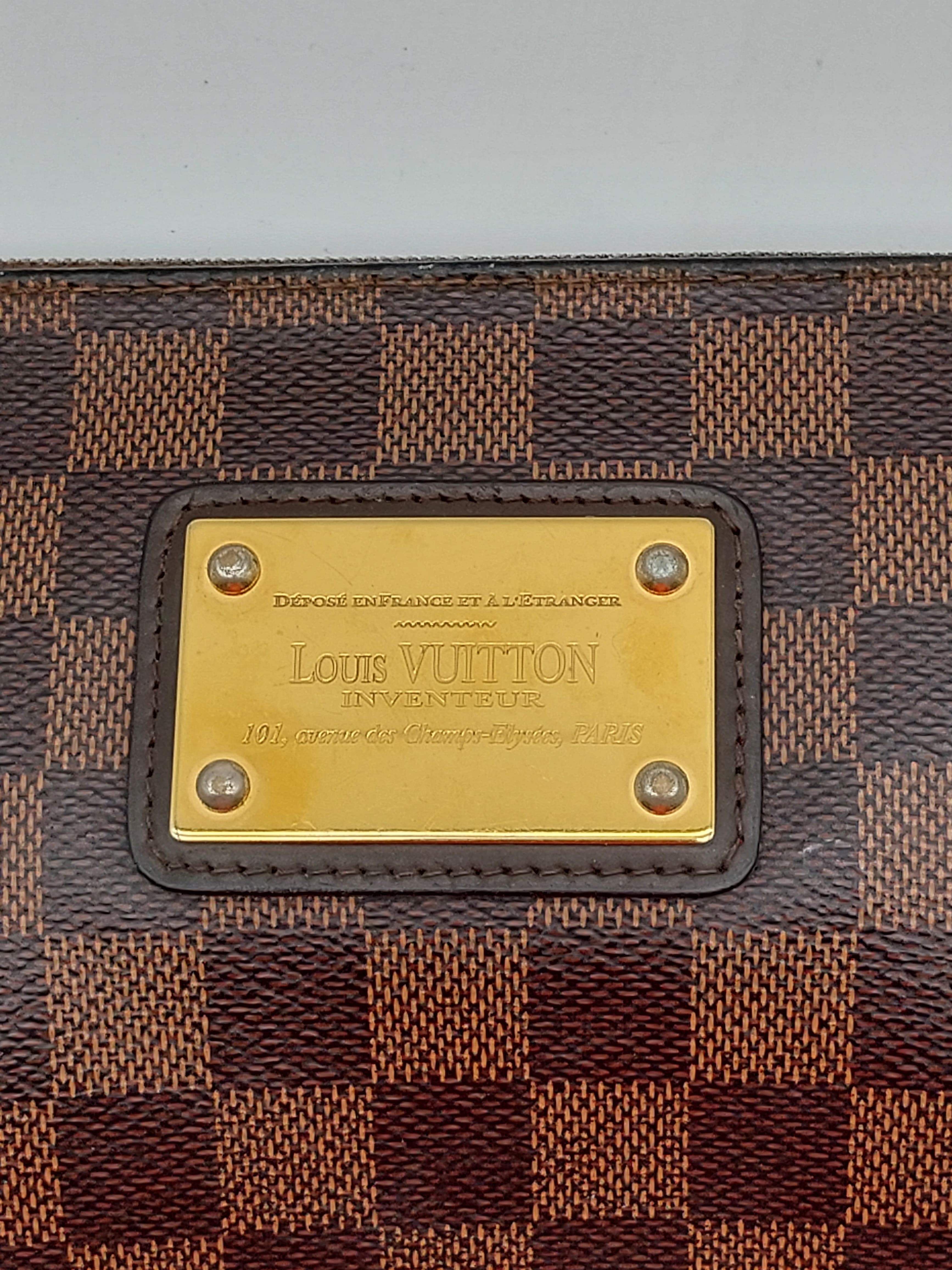 Eva Pochette