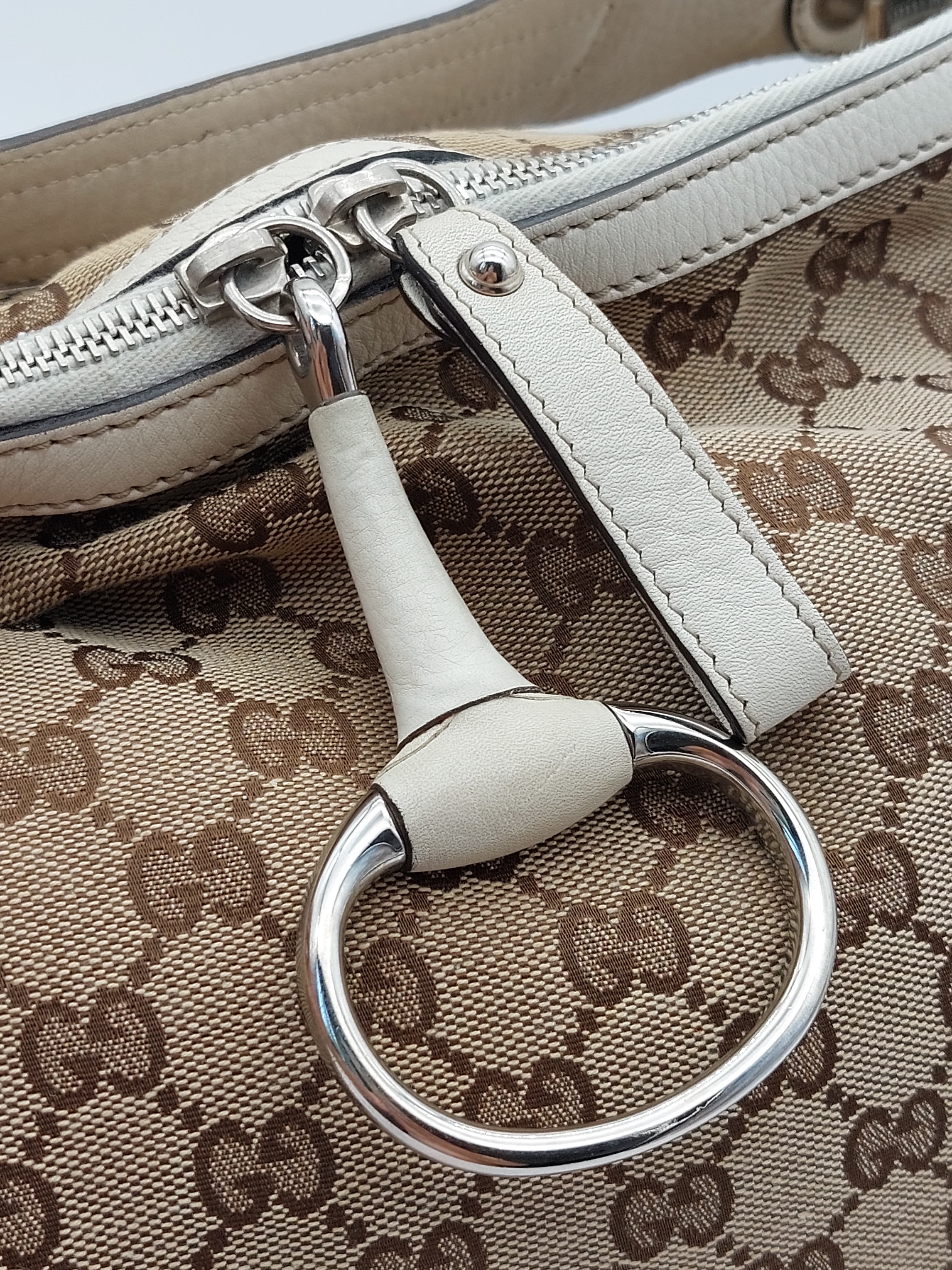GG Canvas Shoulderbag