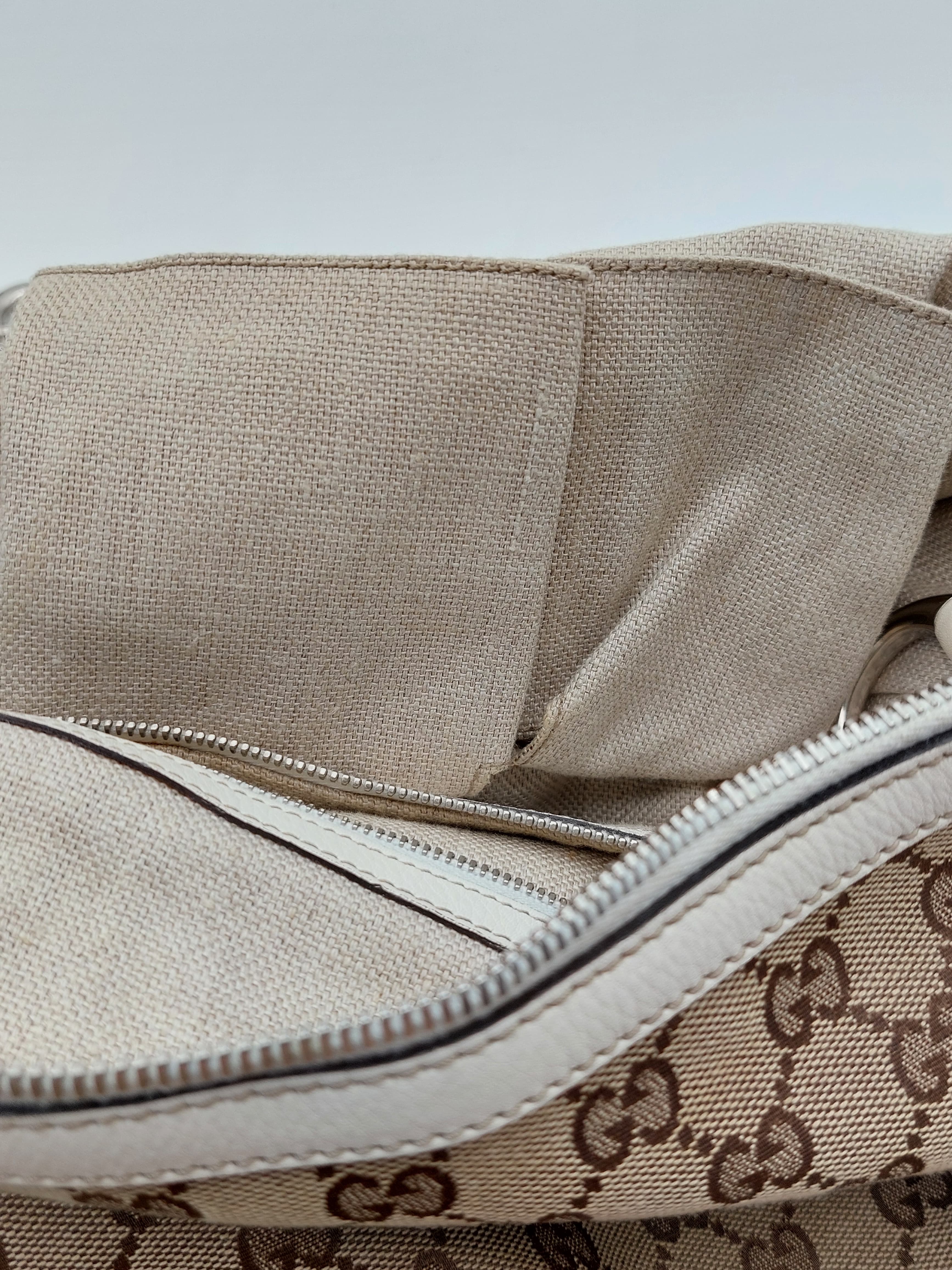 GG Canvas Shoulderbag