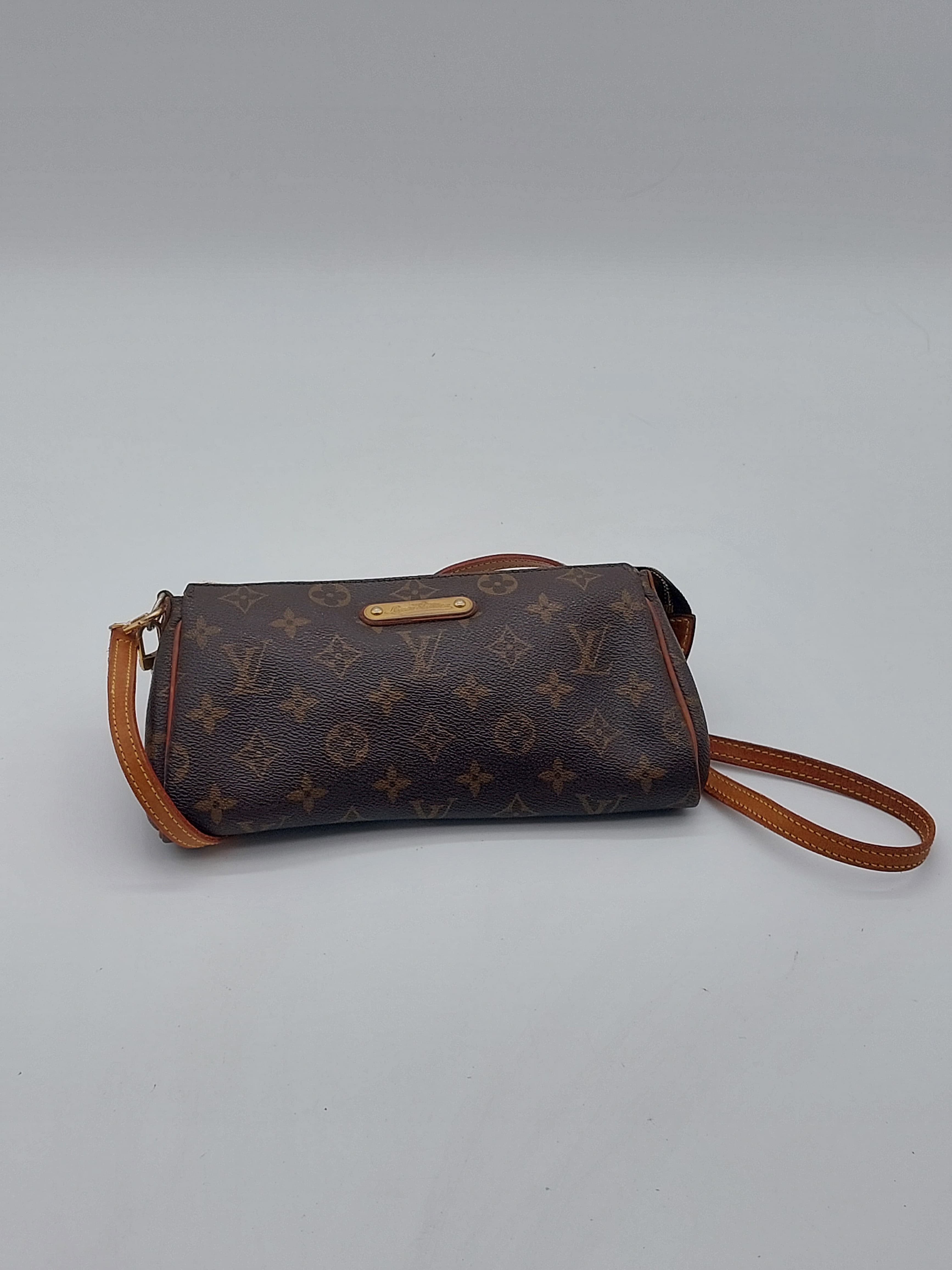 Eva Pochette