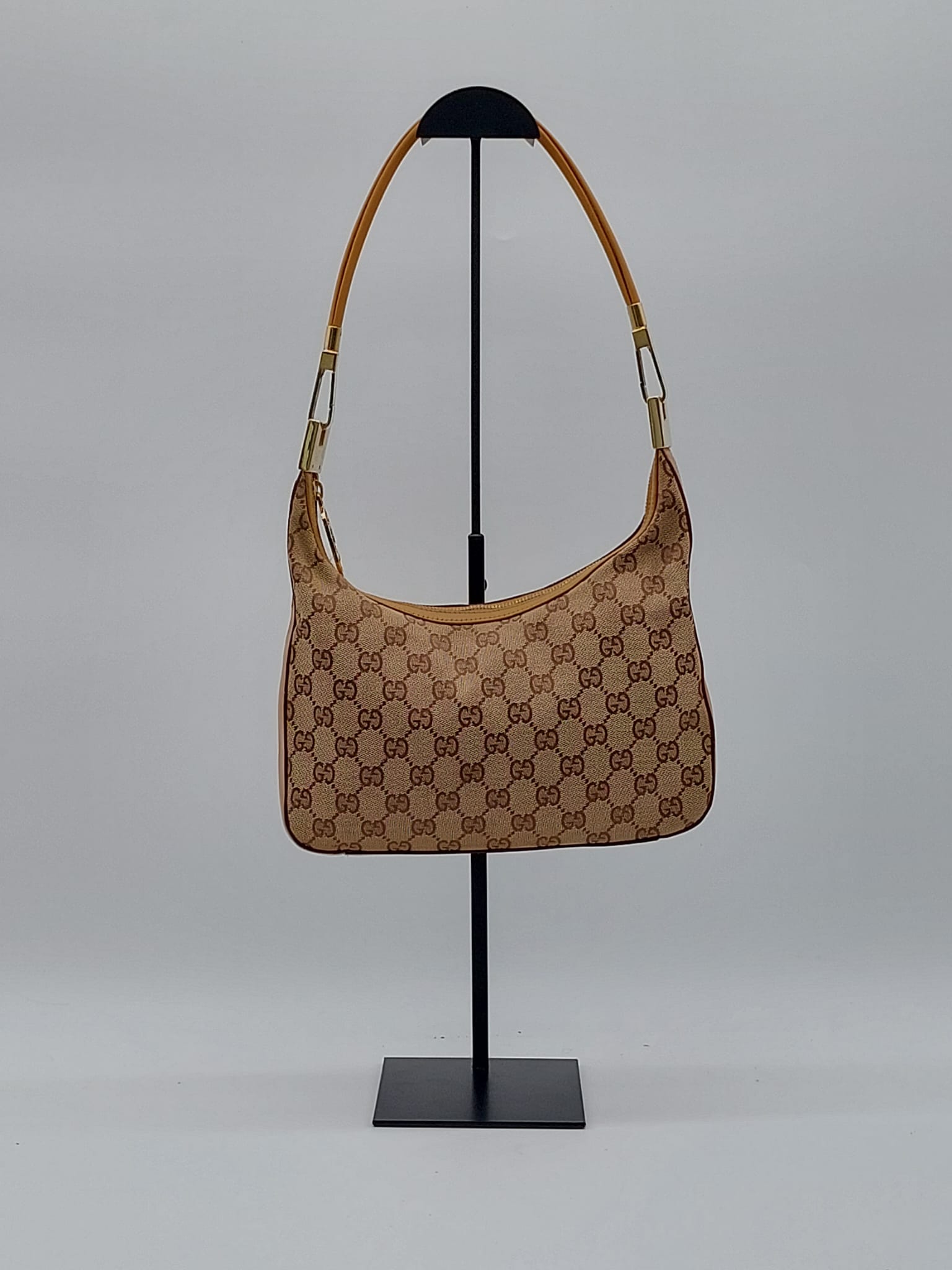 Clasp Hobo