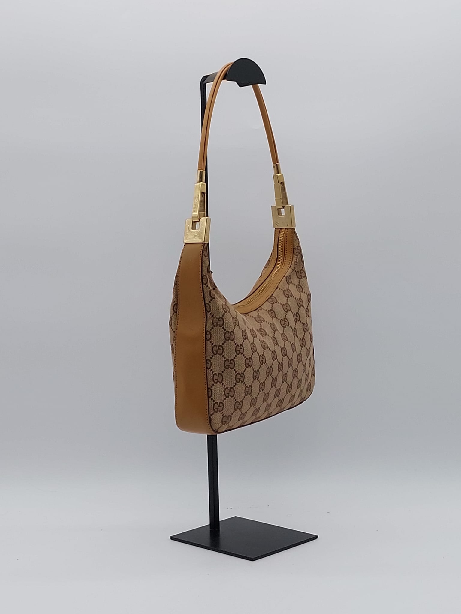 Clasp Hobo