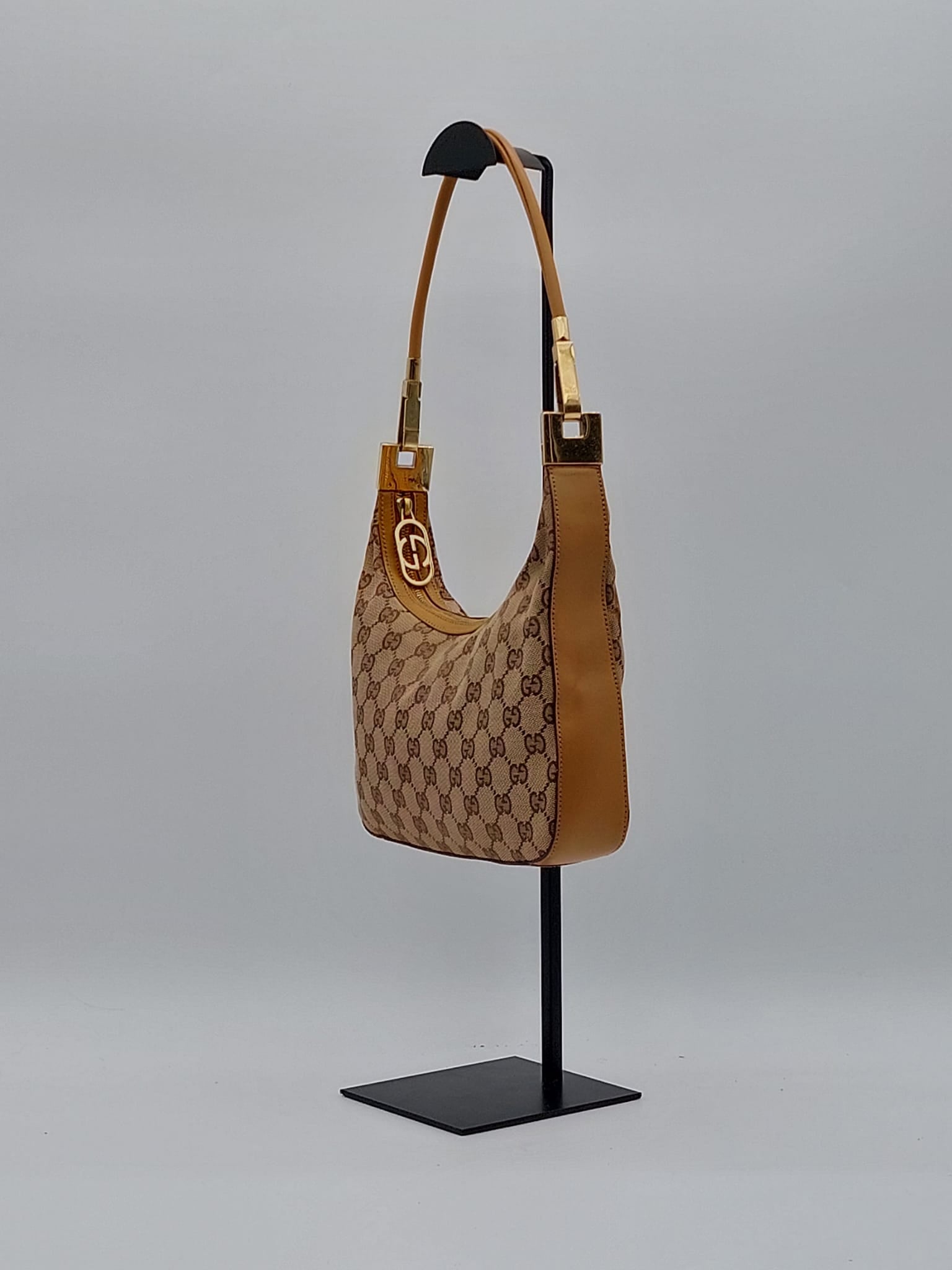 Clasp Hobo