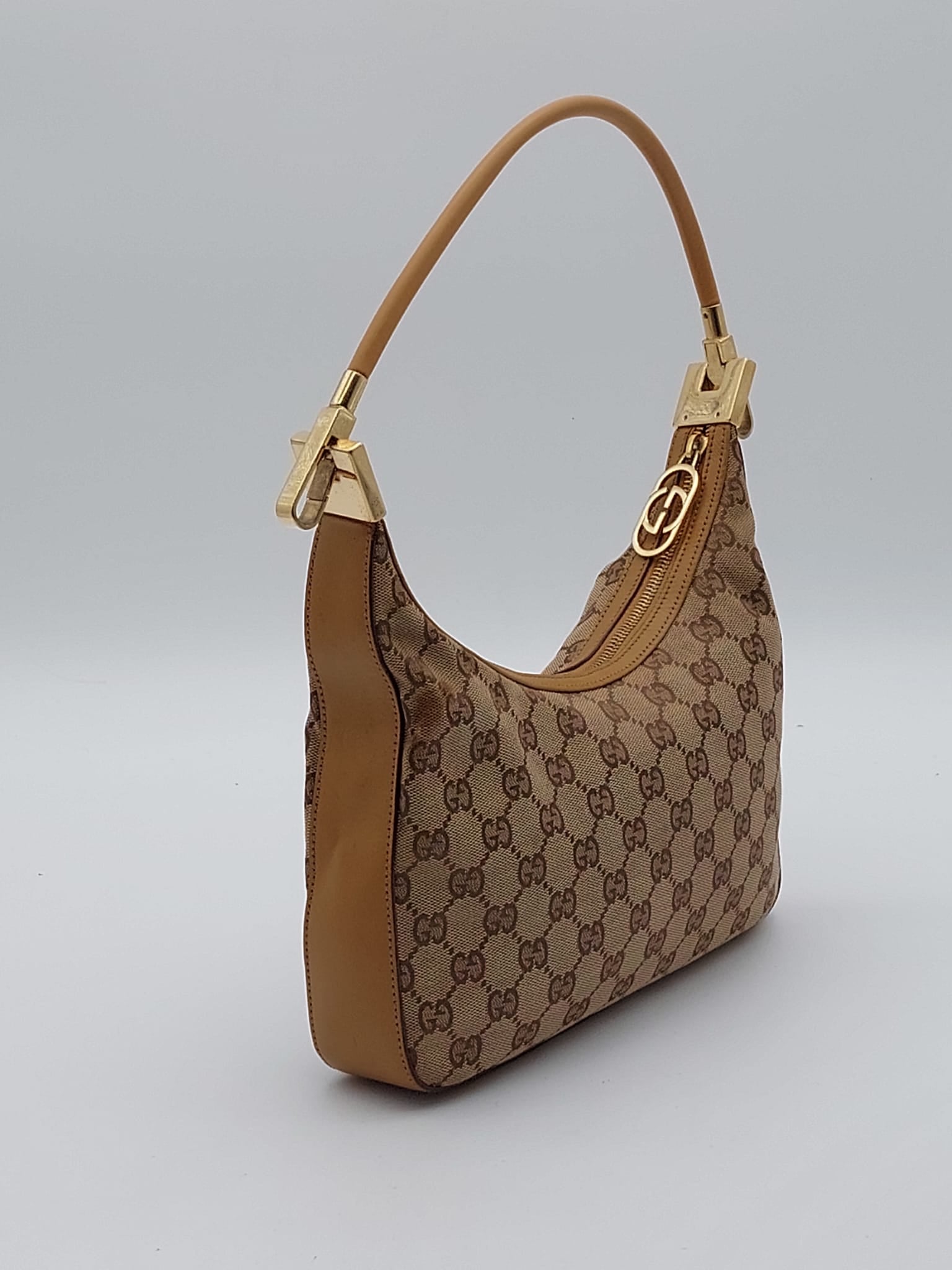 Clasp Hobo