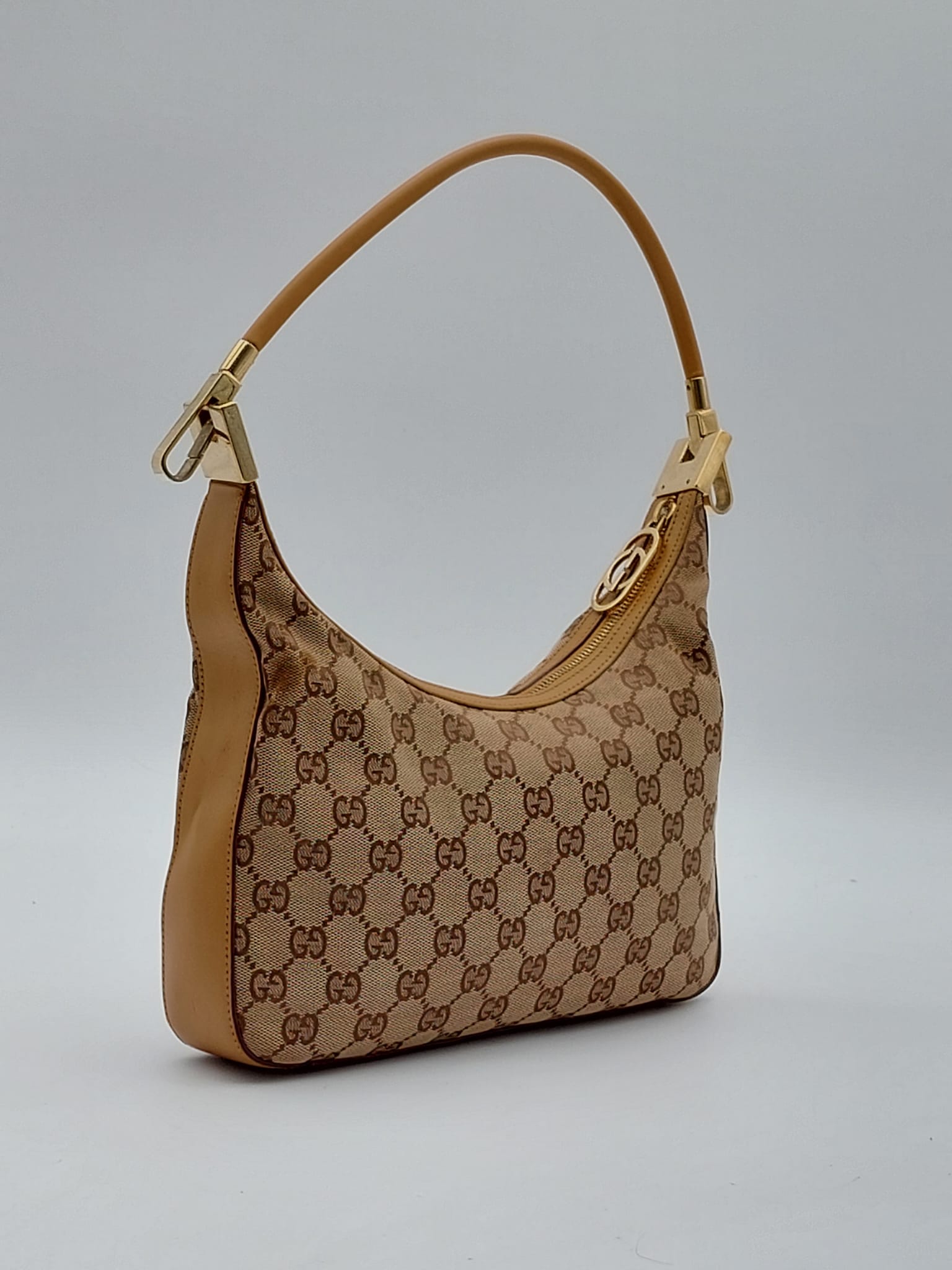 Clasp Hobo