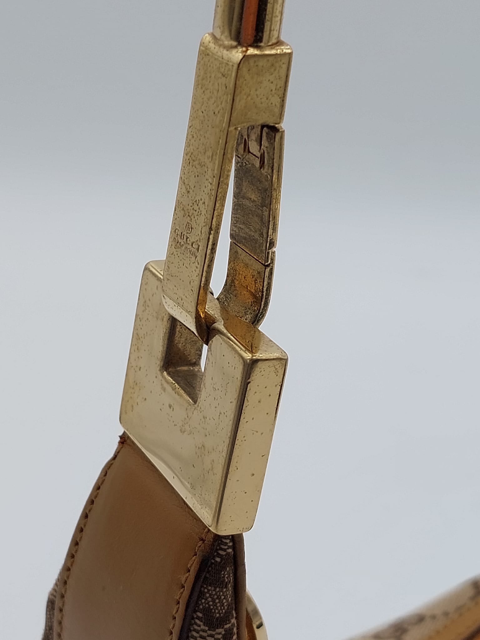 Clasp Hobo