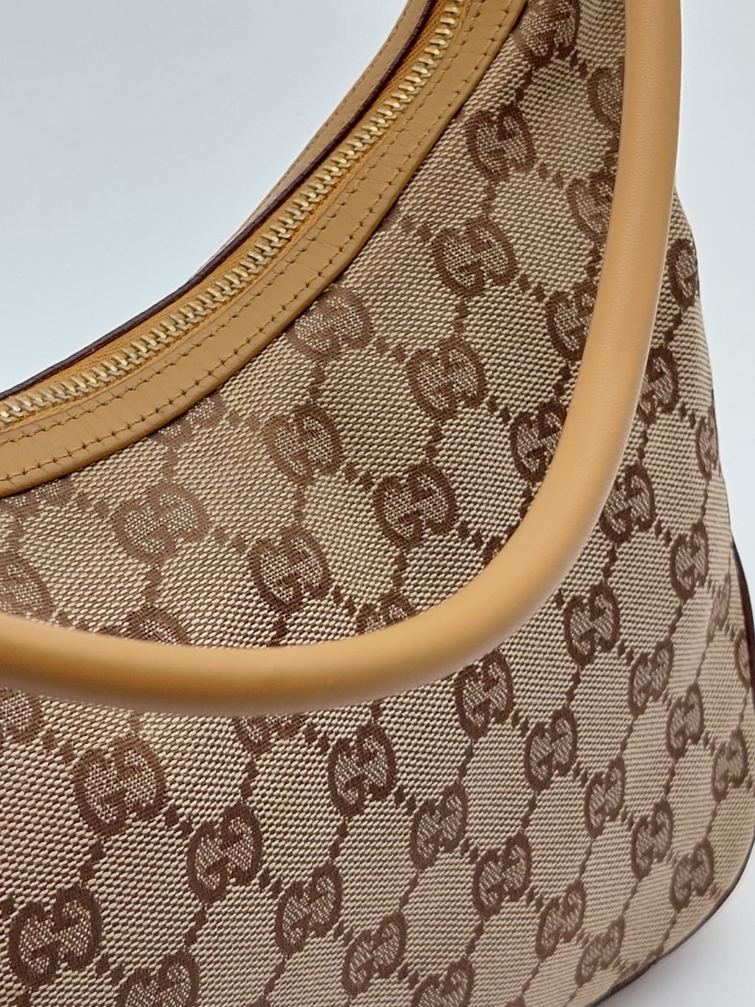 Clasp Hobo