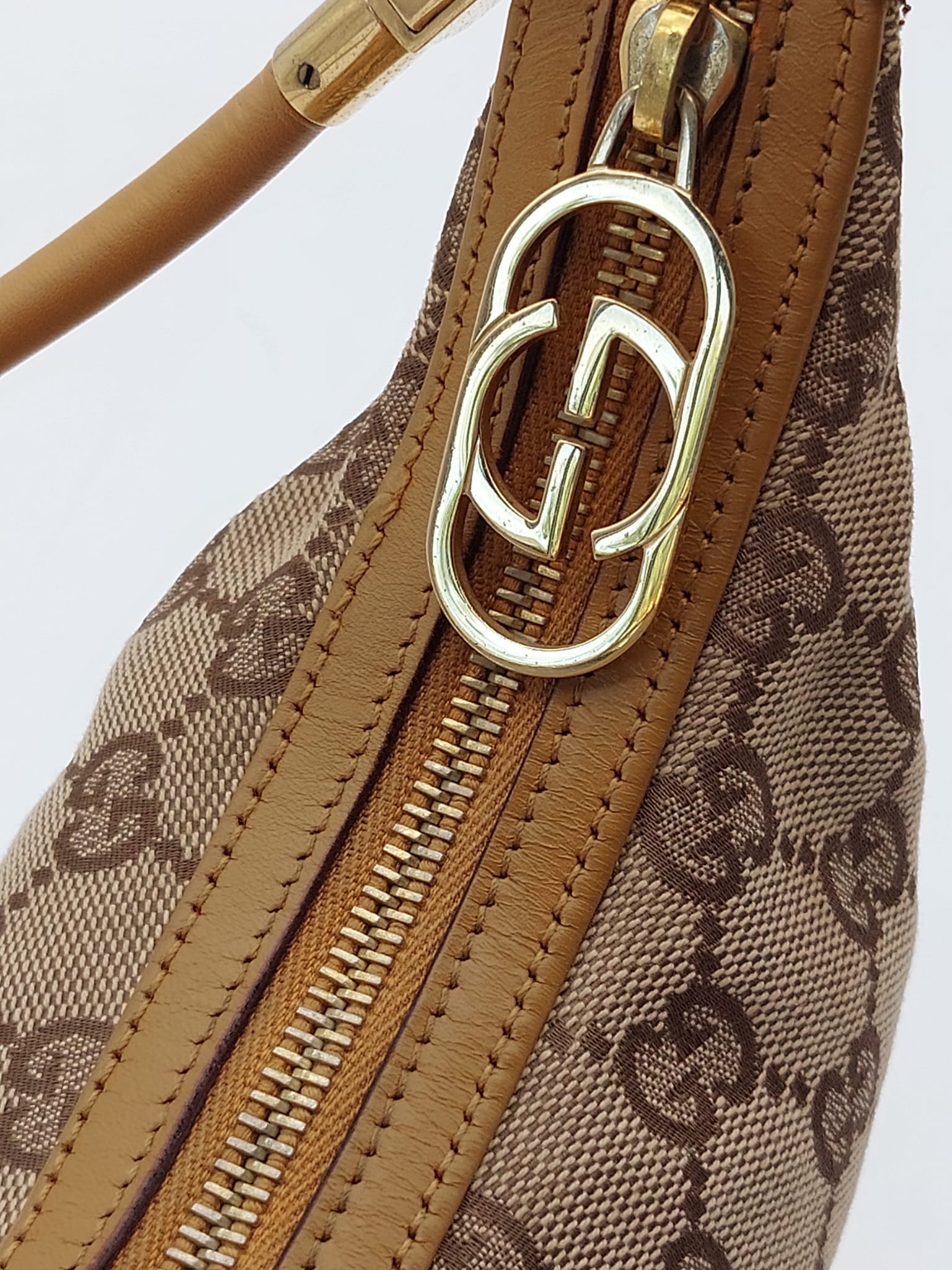 Clasp Hobo