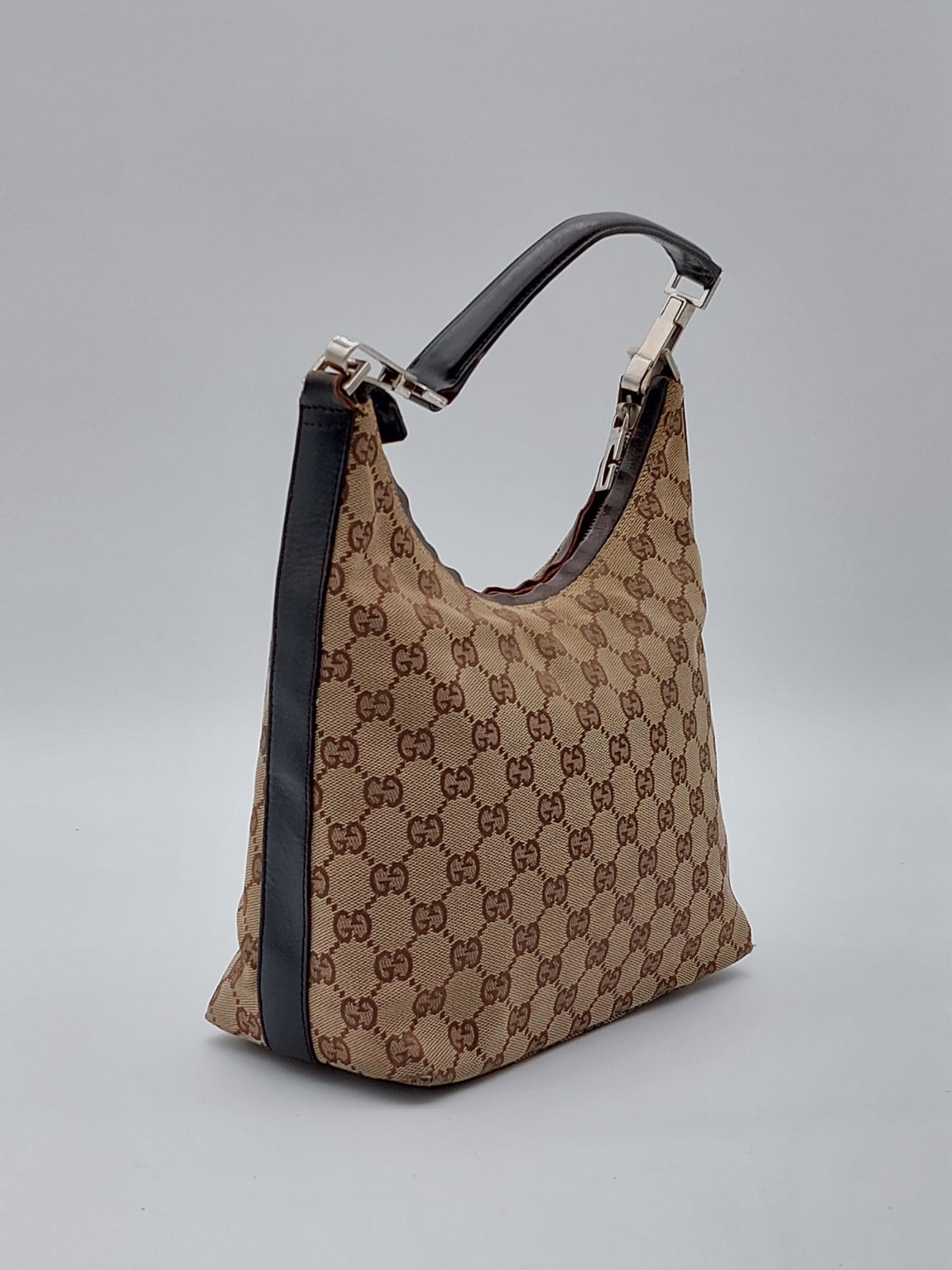 Clasp Hobo