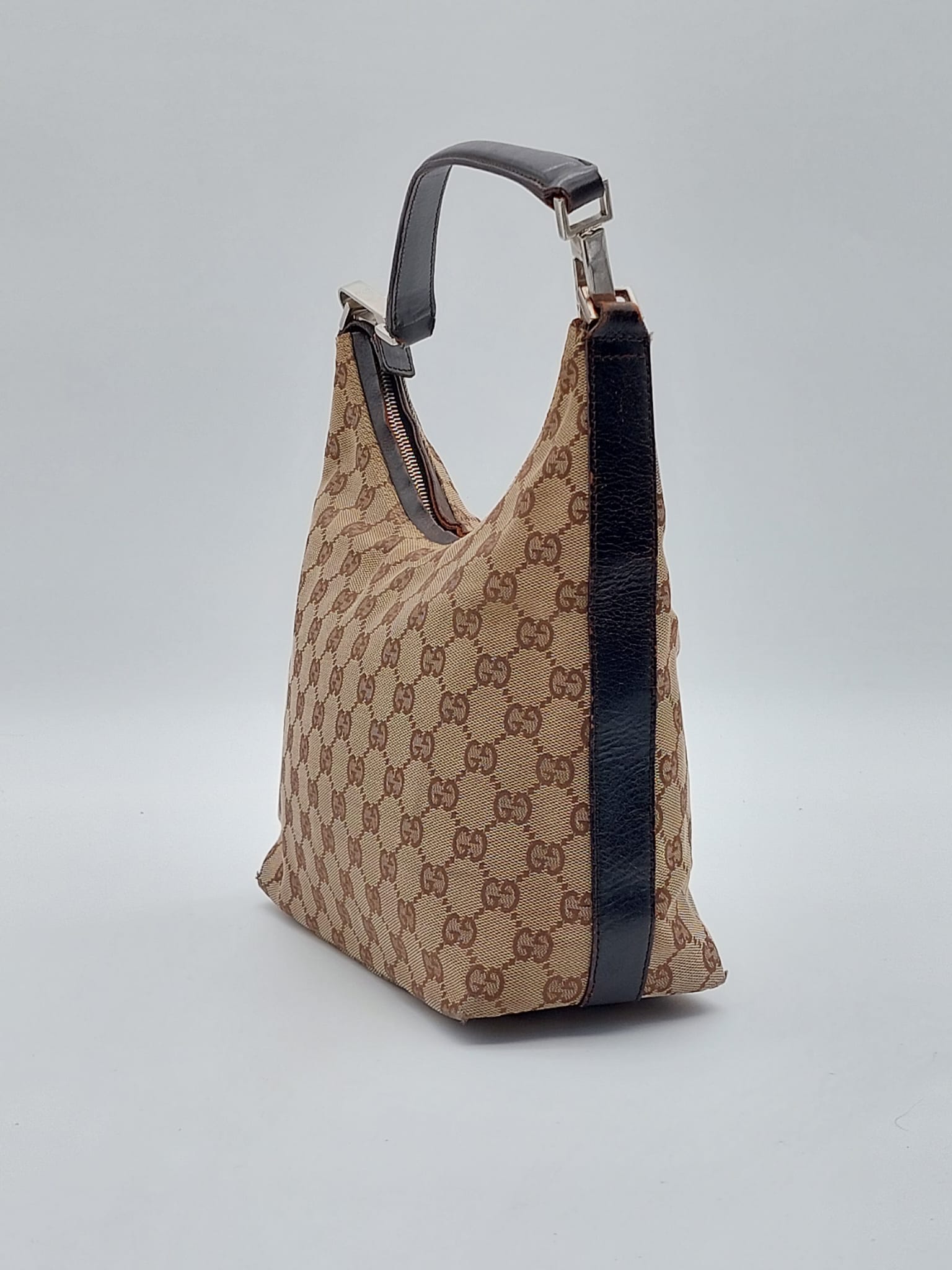 Clasp Hobo