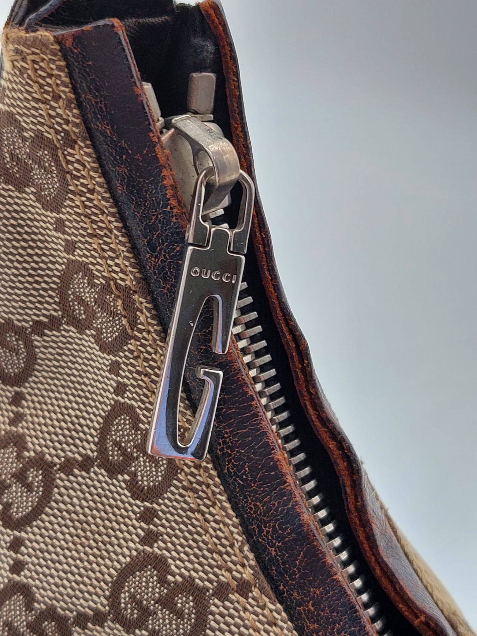 Clasp Hobo
