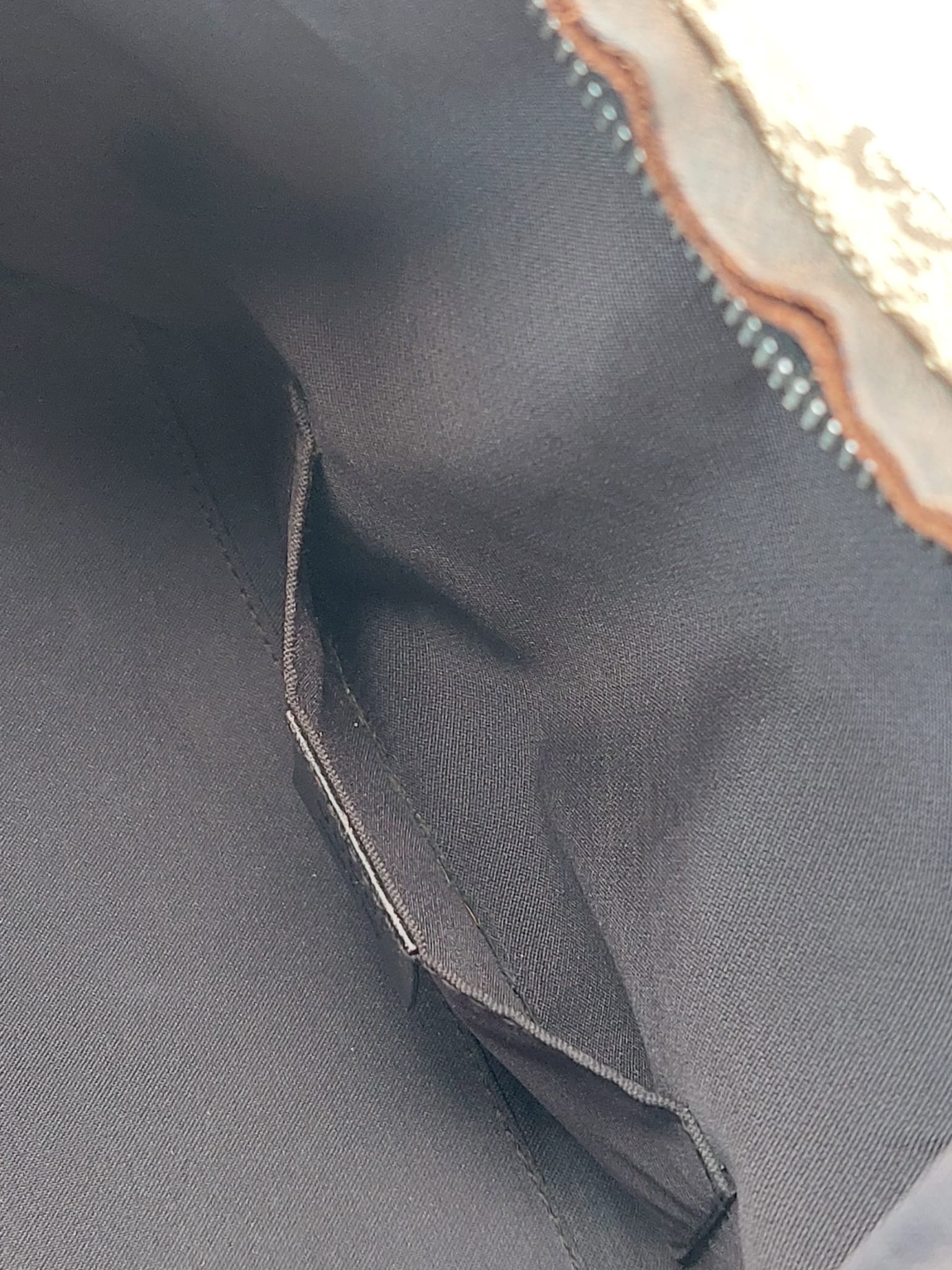 Clasp Hobo