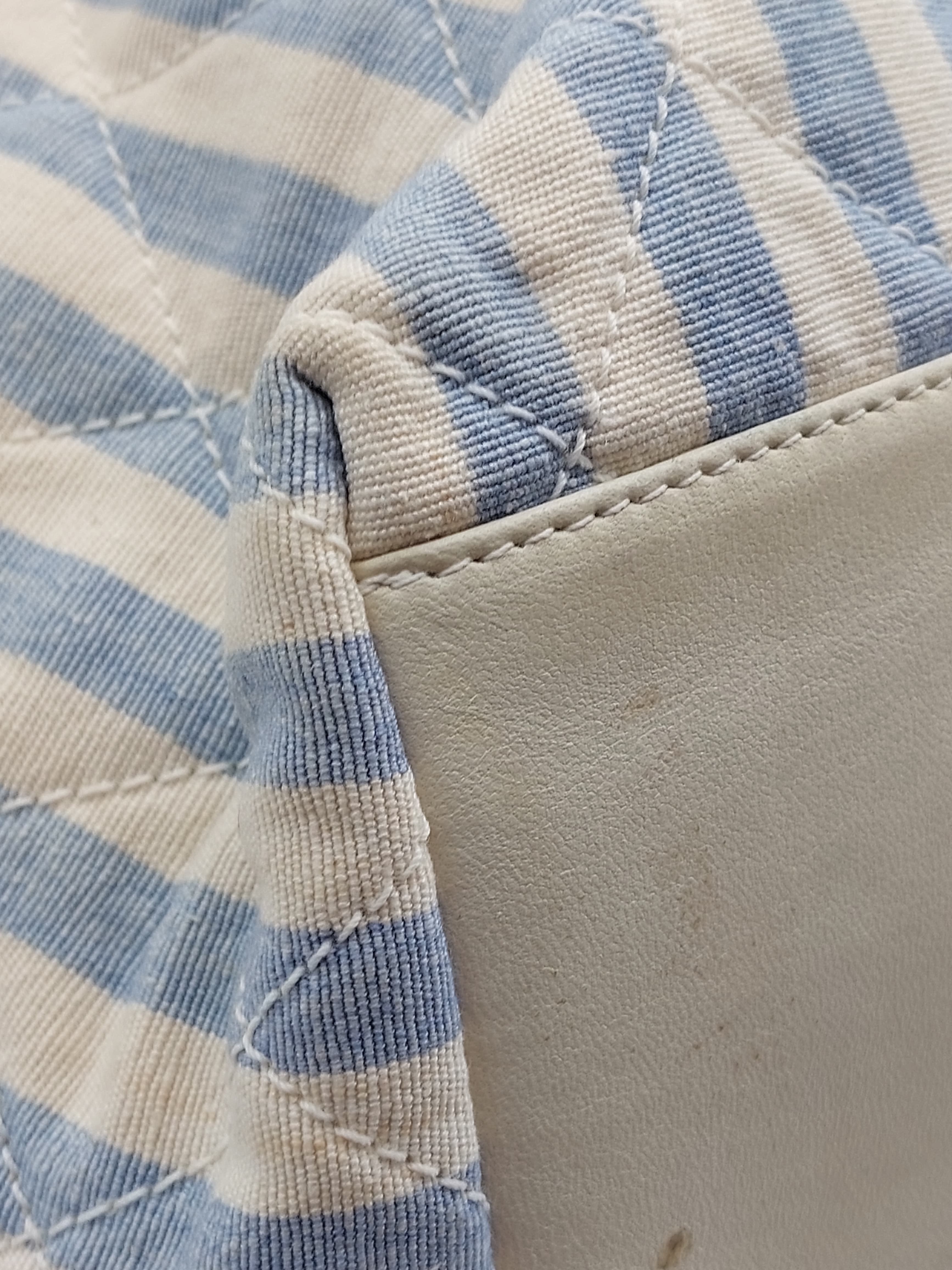 Quilted striped canvas chain shoulderbag