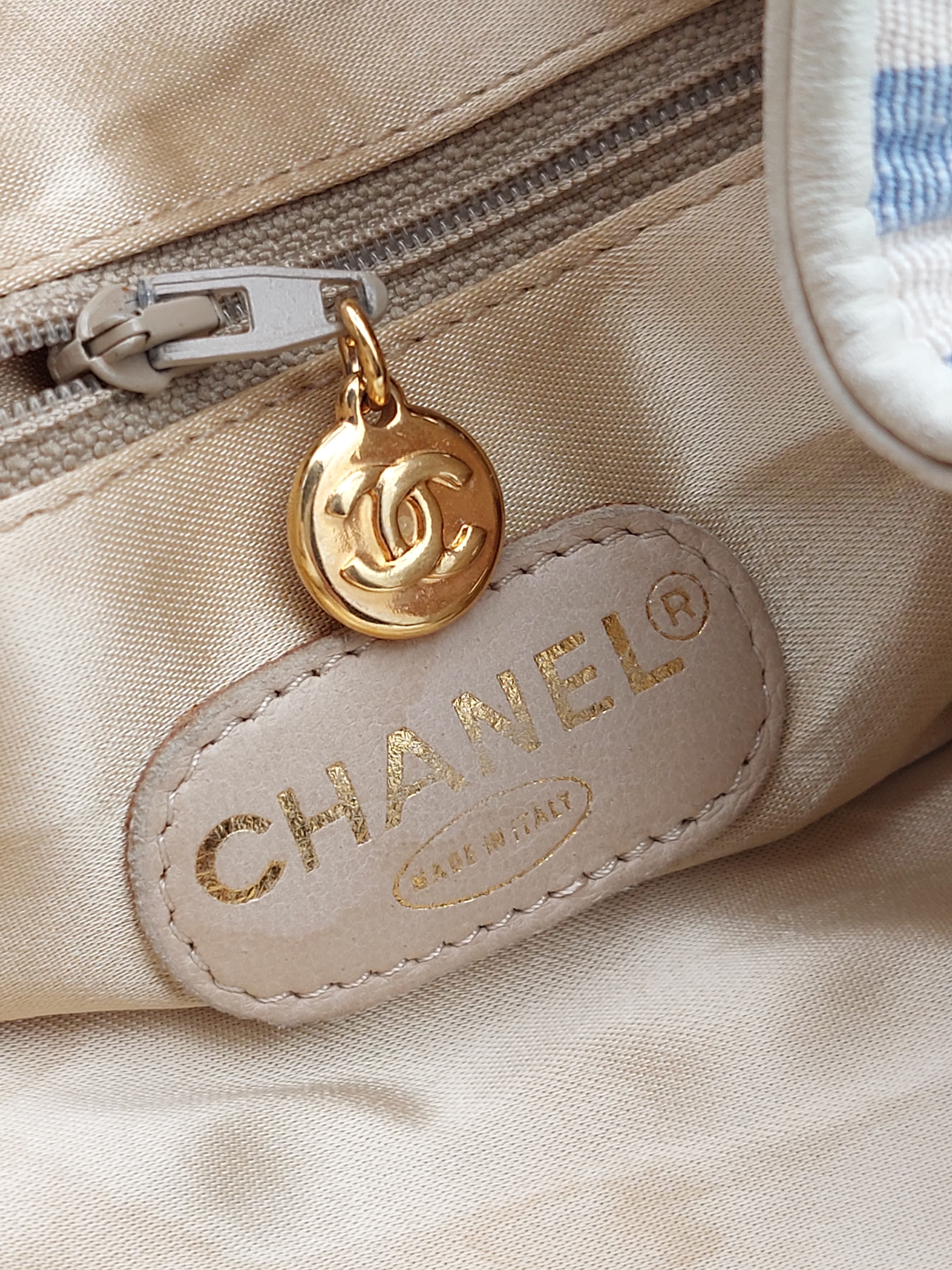 Quilted striped canvas chain shoulderbag