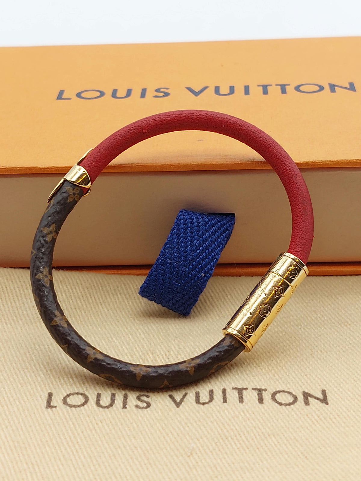 Daily Confidential bracelet