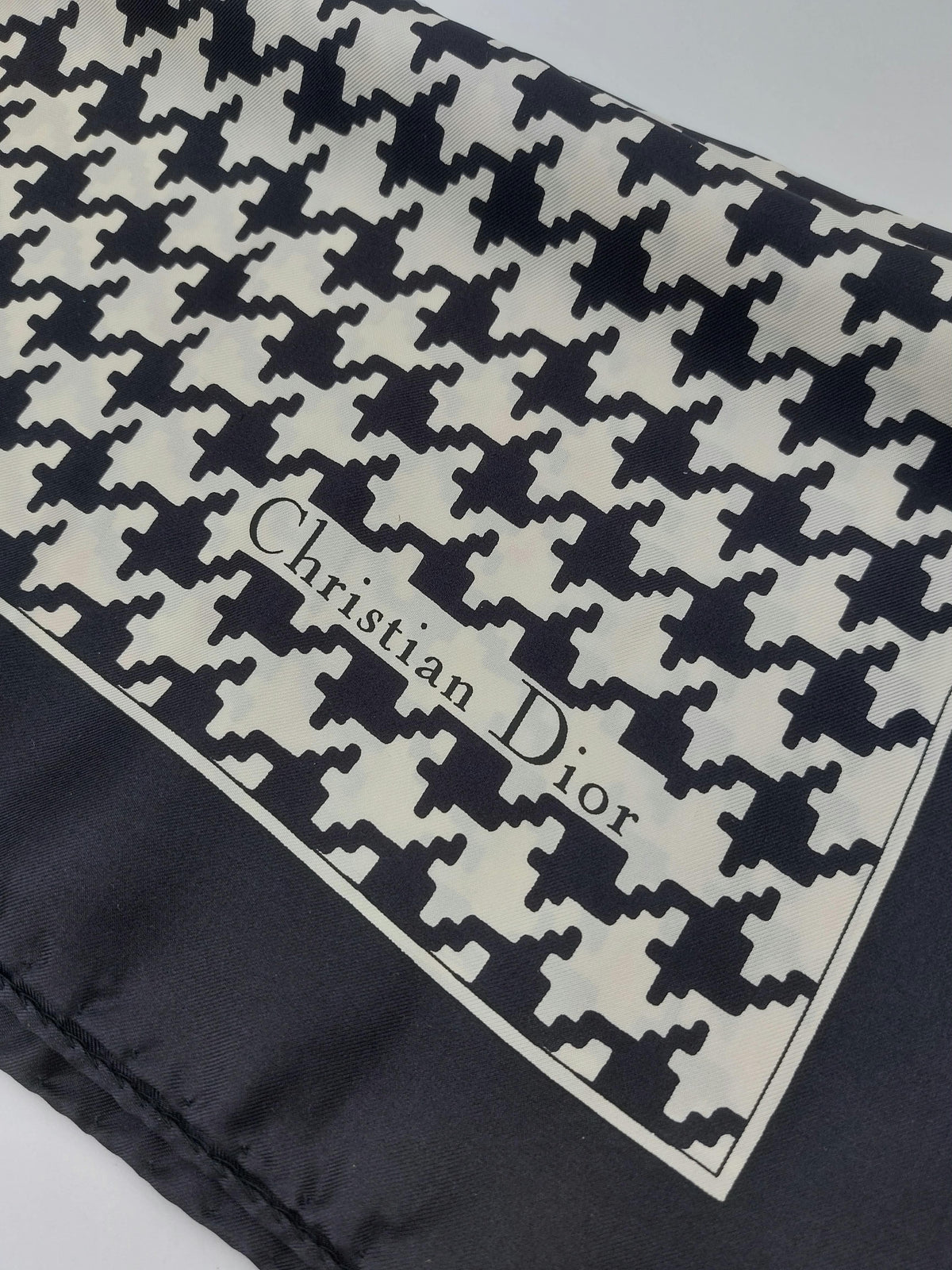 Logo Scarf Black/White