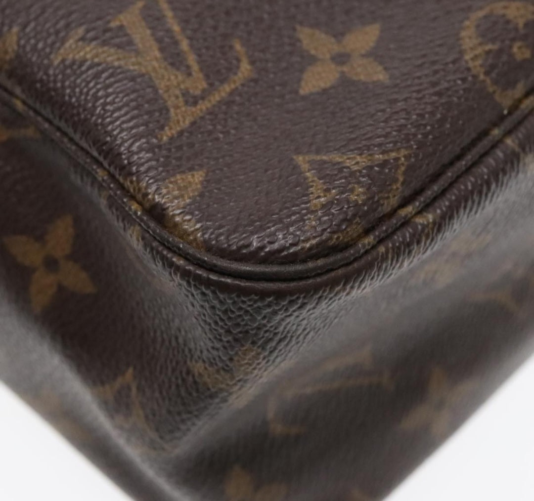 Louis Vuitton Trousse Toilette 28