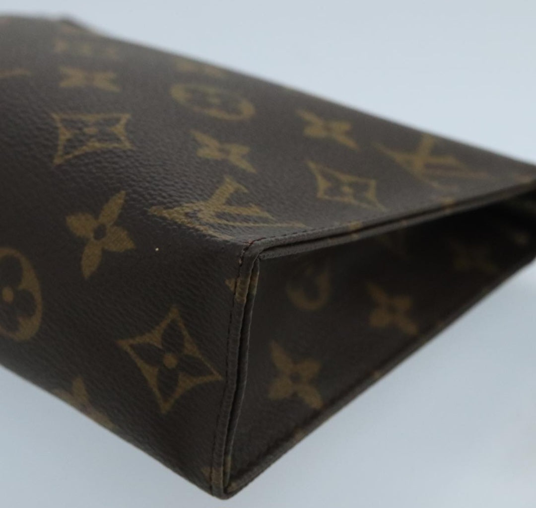 Louis Vuitton Toiletry 19