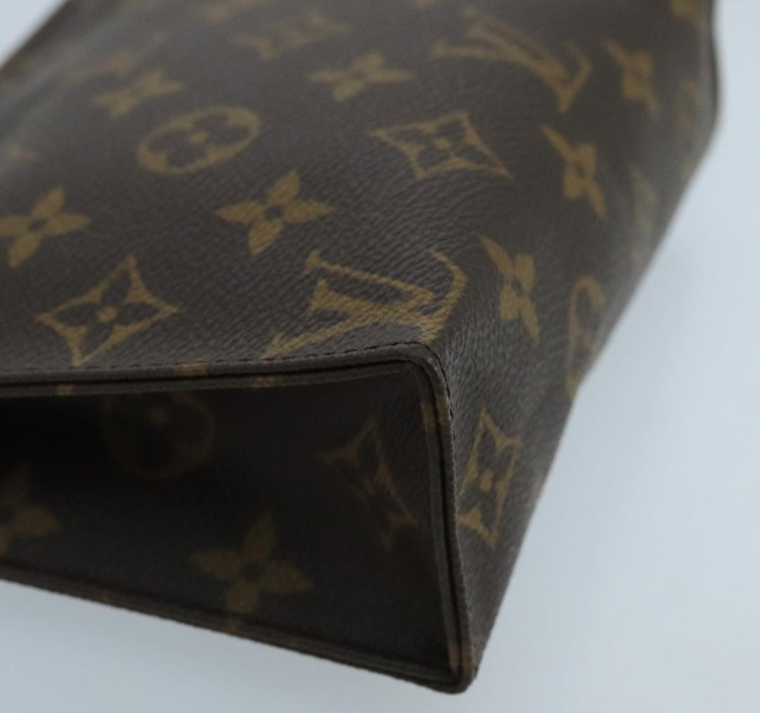 Louis Vuitton Toiletry 19